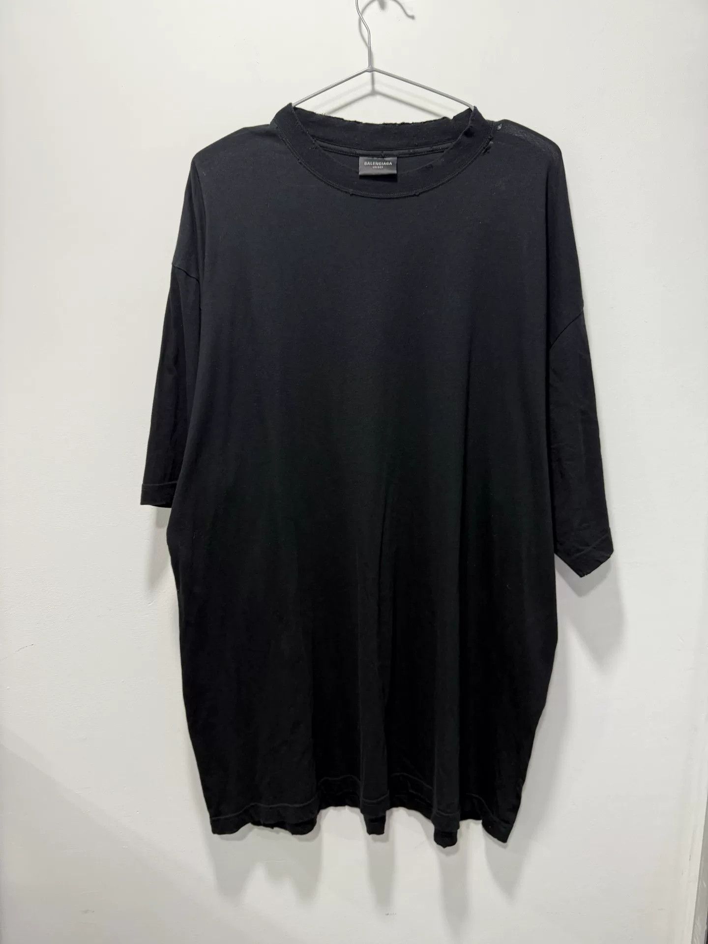 Balenciaga Balenciaga Embroidered Logo Hole Short-Sleeve T-shirt Size US M / EU 48-50 / 2 - 1 Thumbnail