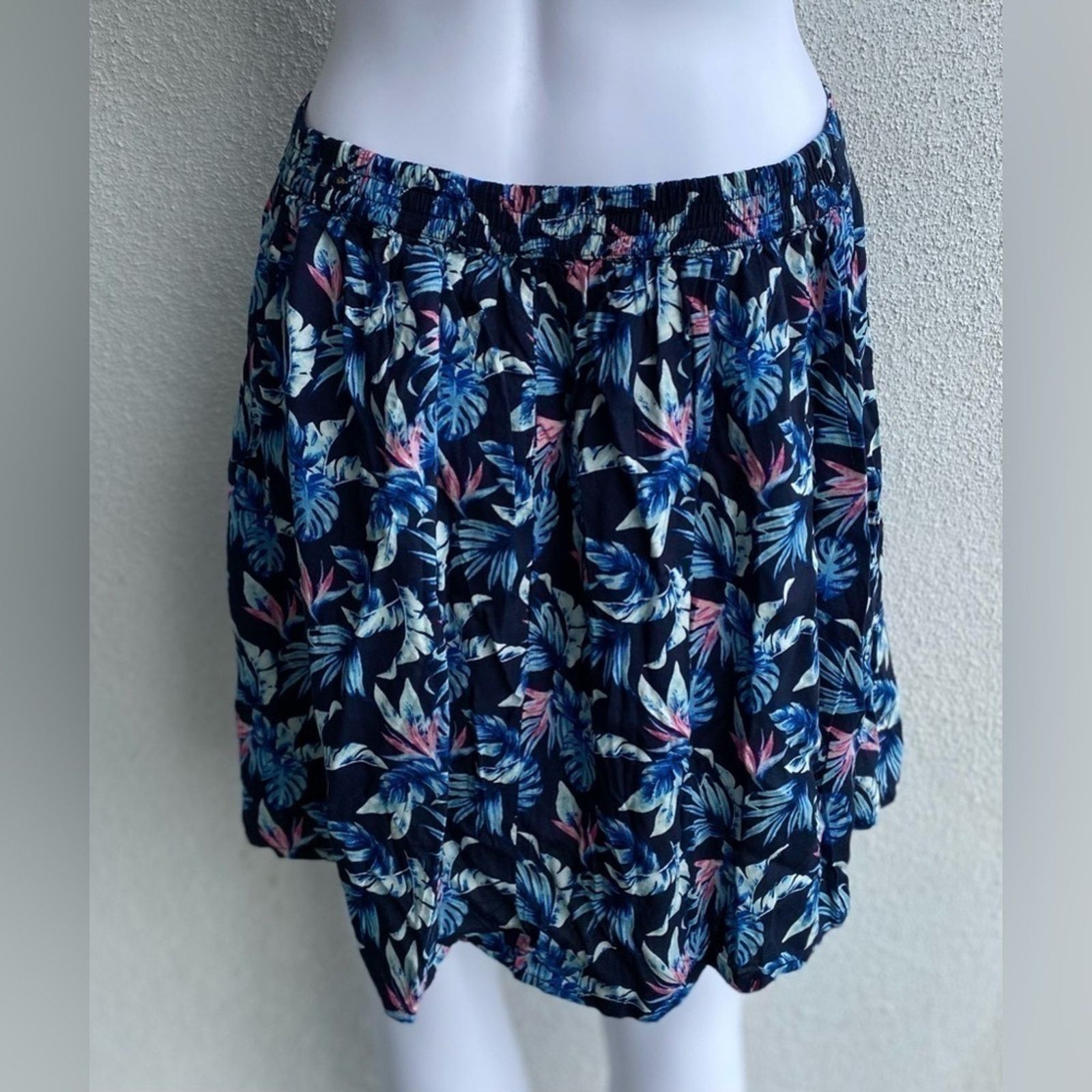 Hollister Hollister | Women's Floral Casual Mini Skirt | Large Size 30" / US 8 / IT 44 - 2 Thumbnail