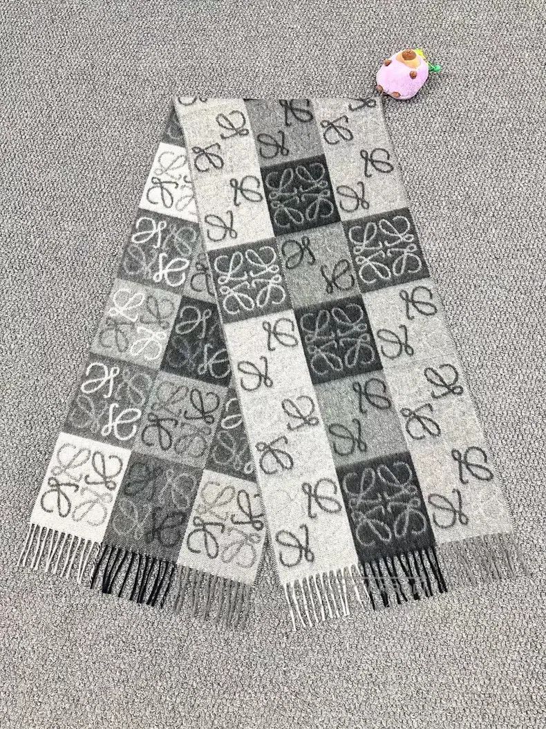 Loewe Loewe Gray Monogrammed Logo Wool Fleece Scarf Size ONE SIZE - 1 Thumbnail