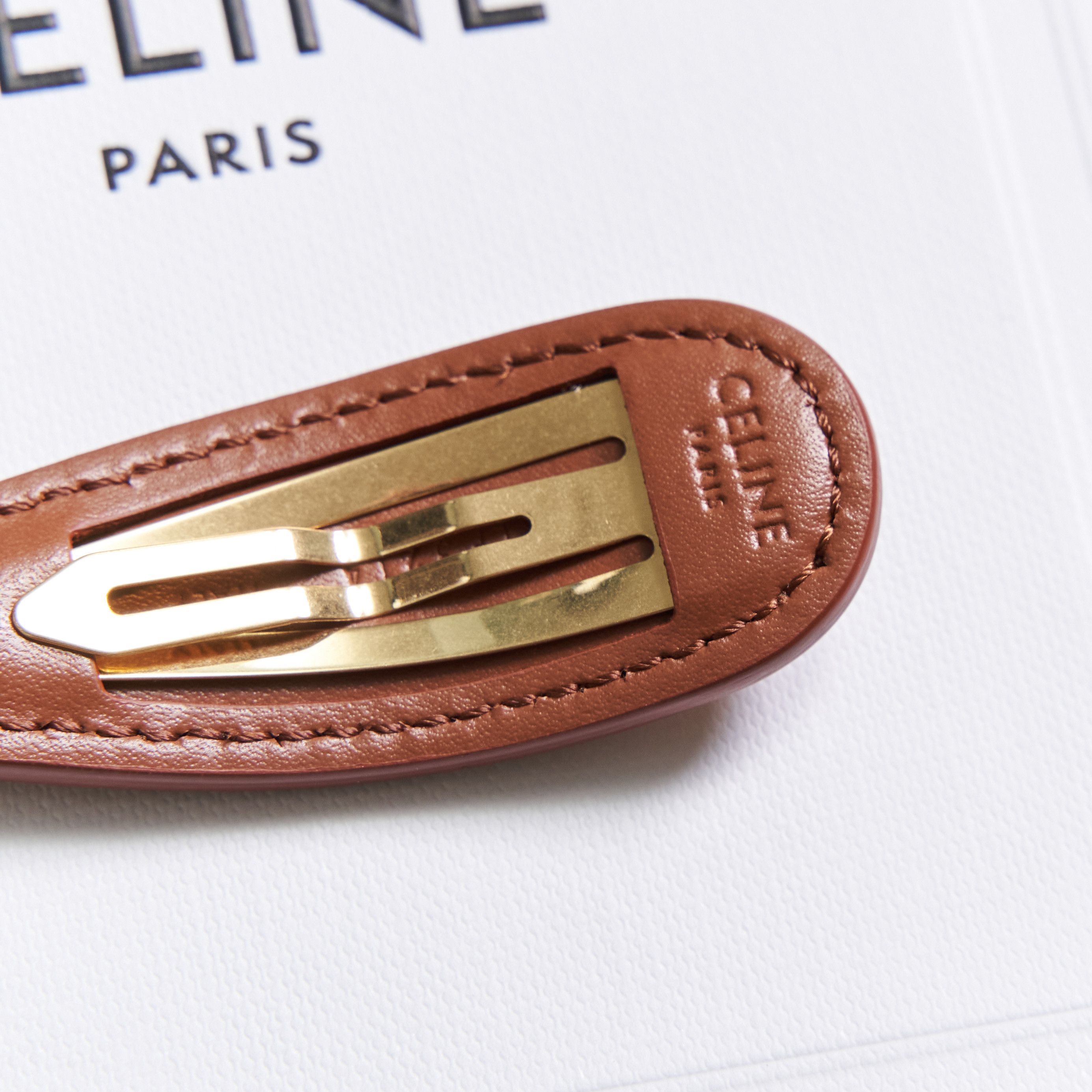 Celine CELINE Triomphe Snap Hair Clip In Calfskin Size ONE SIZE - 3 Thumbnail