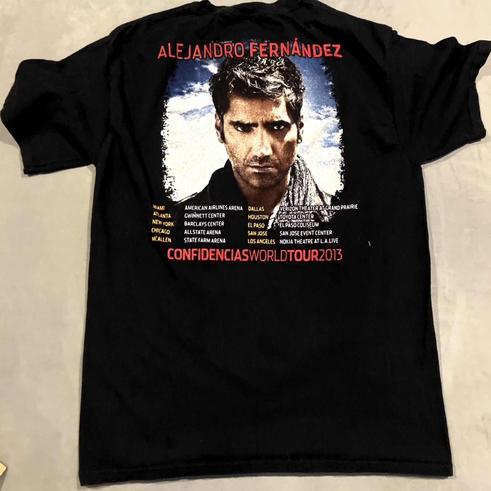 Hanes Hanes T-Shirt Confidencias World Tour 2013 Men Medium Black Cotton Logo Short Sleeve Round Neck Adjustable Double-Sided Vintage No Size US M / EU 48-50 / 2 - 4 Thumbnail