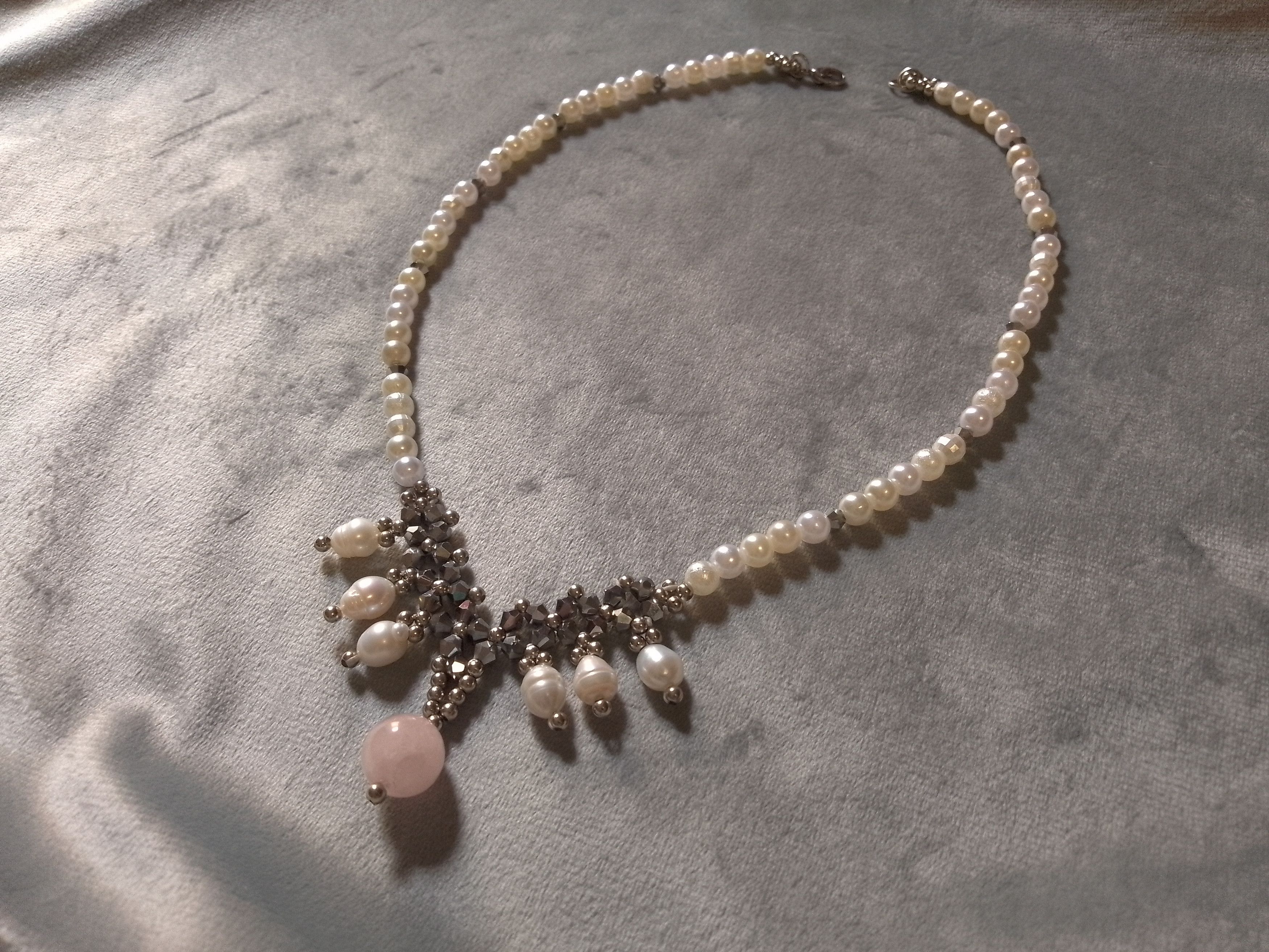 Handmade Necklace with freshwater pearls and rose quartz Size ONE SIZE - 5 Thumbnail