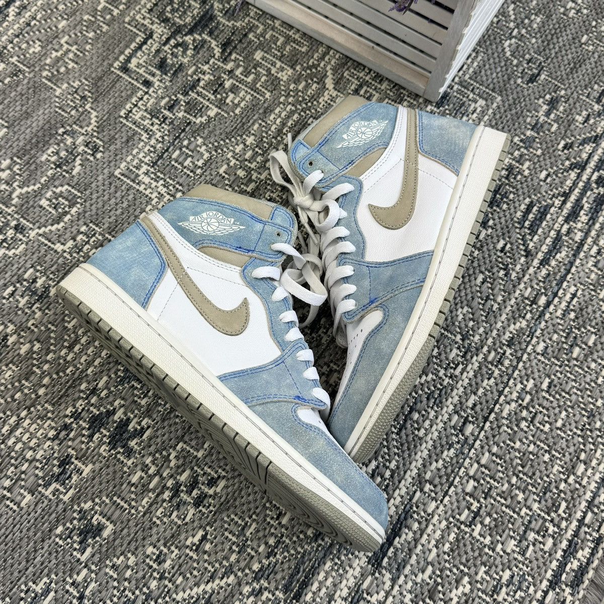 Jordan Brand JORDAN 1 RETRO HIGH HYPER ROYAL SMOKE GRAY 8US/7UK/41EU Size US 8 / EU 41 - 2 Thumbnail