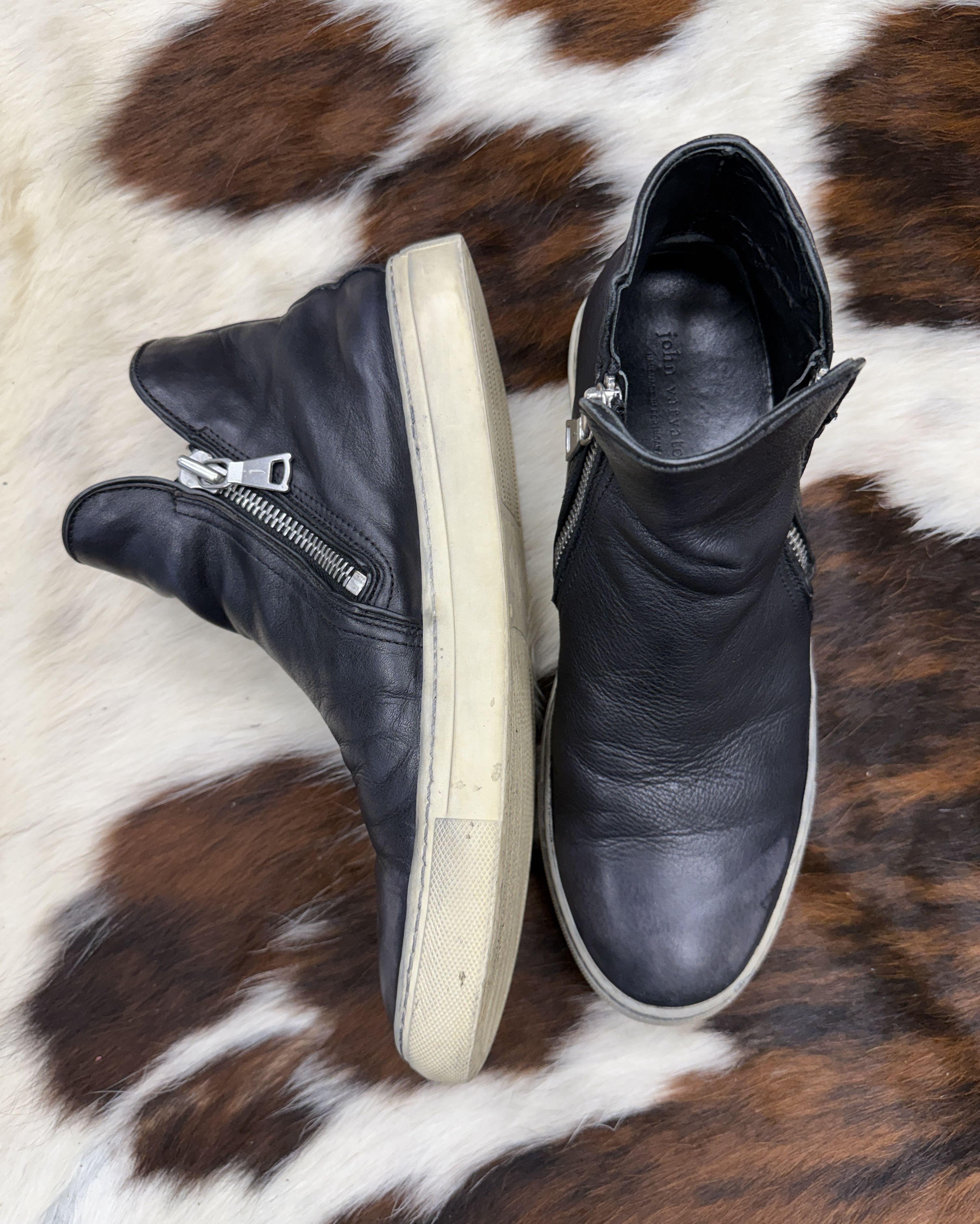 John Varvatos John Varvatos Side Zip Leather Sneakers Size US 9 / EU 42 - 2 Thumbnail