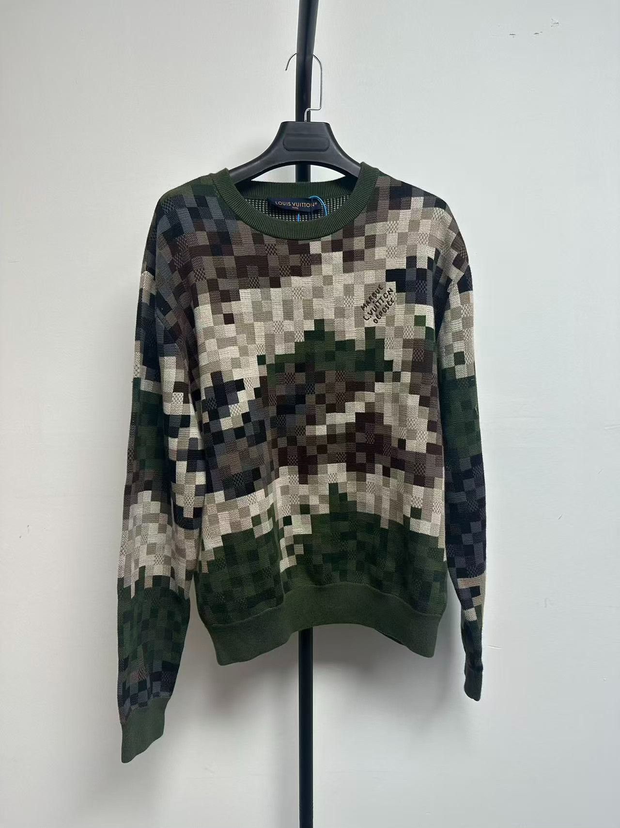 Louis Vuitton Louis Vuitton Camouflage Letter Jacquard Crewneck Pullover Size US S / EU 44-46 / 1 - 1 Thumbnail