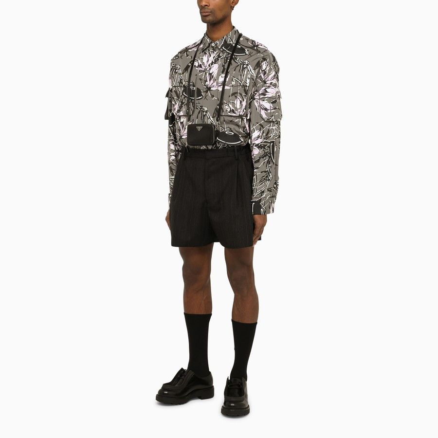 Prada o1d2blof0524 Shorts in Black Size US 32 / EU 48 - 2 Thumbnail