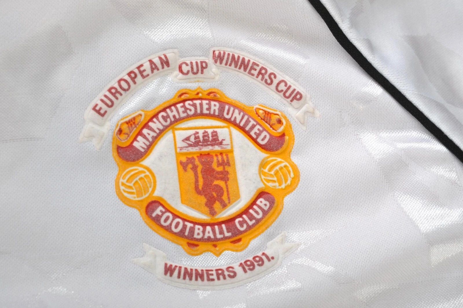 Adidas MANCHESTER UNITED 1991 EUROPEAN CUP FOOTBALL SHIRT ADIDAS S Size US S / EU 44-46 / 1 - 4 Thumbnail