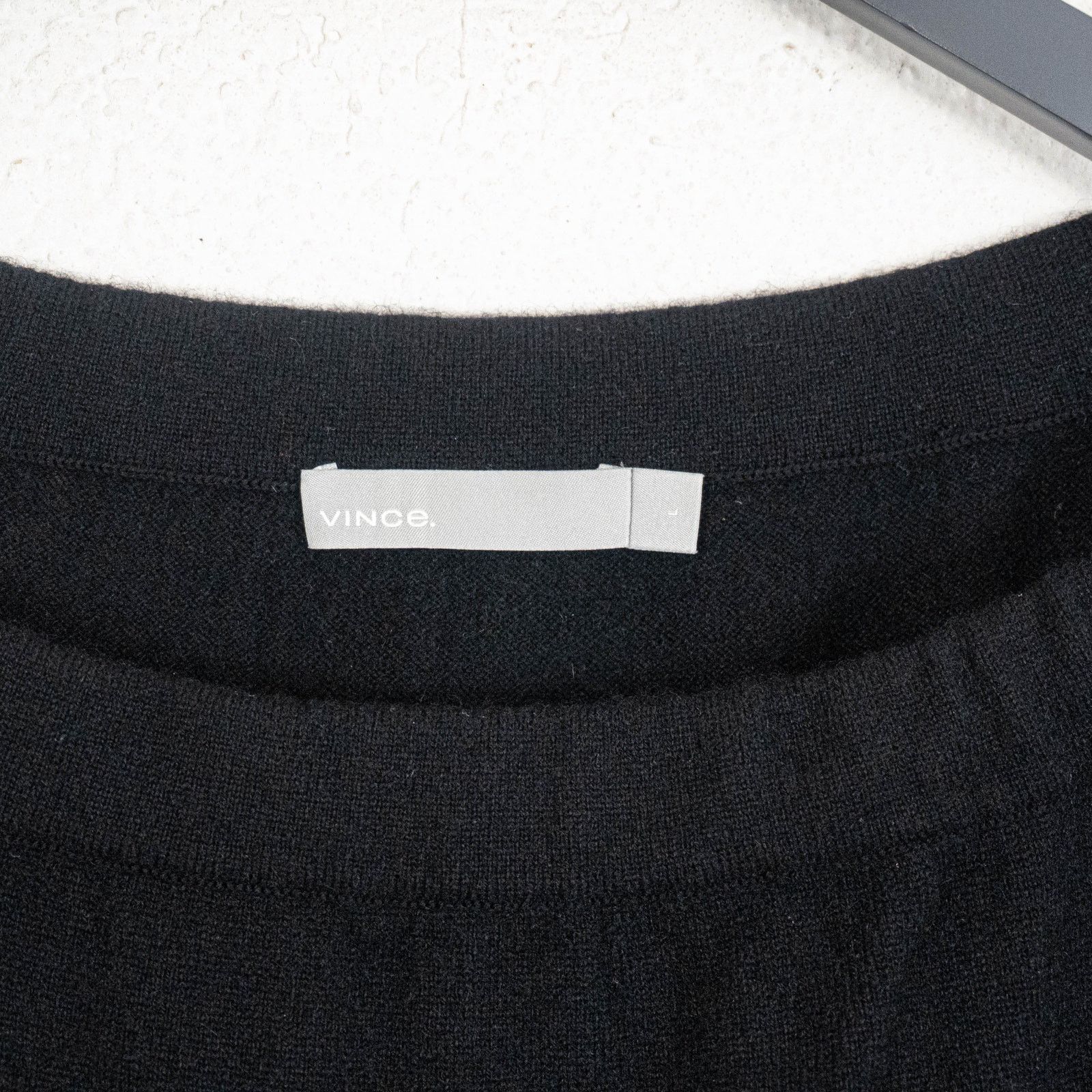 Vince Vince 100% Cashmere Cold Shoulder Sweater in black Large Size L / US 10 / IT 46 - 3 Thumbnail