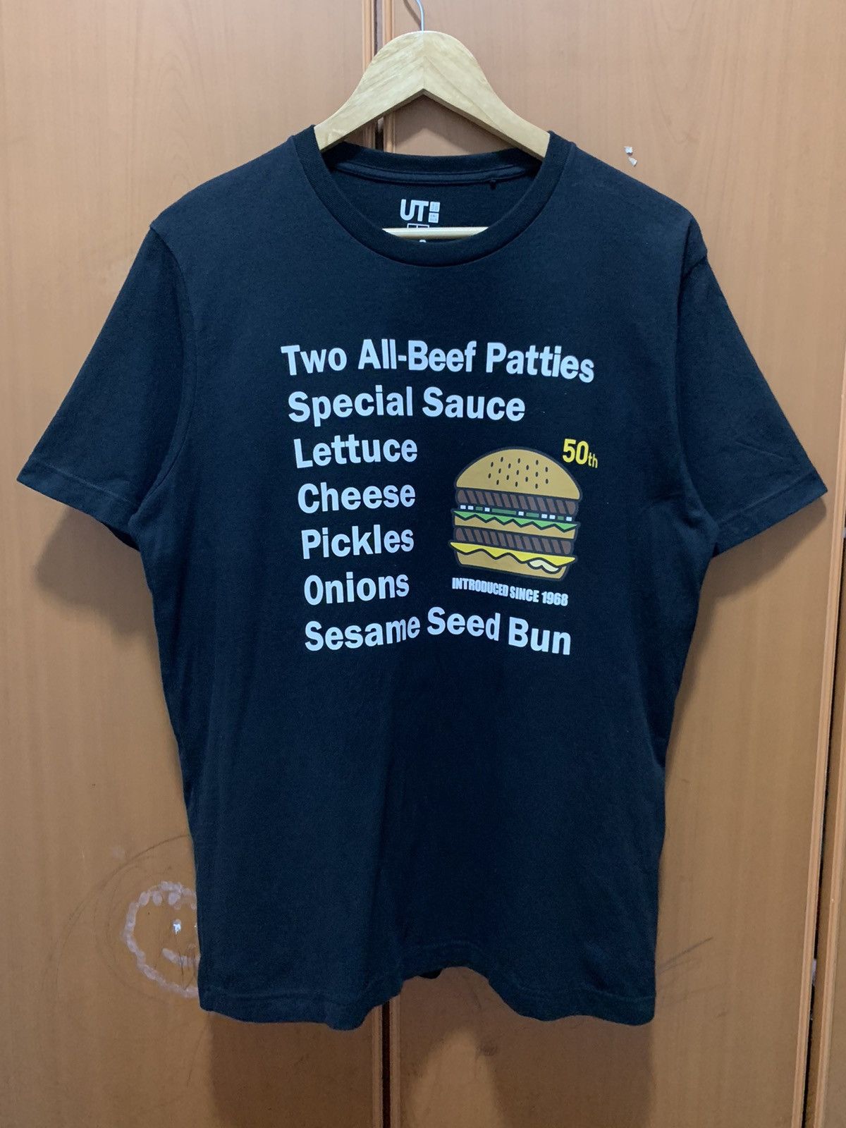 Uniqlo Uniqlo UT Mc Donald's 50th Anniversary Big Mac Graphic Tee Size US L / EU 52-54 / 3 - 1 Thumbnail