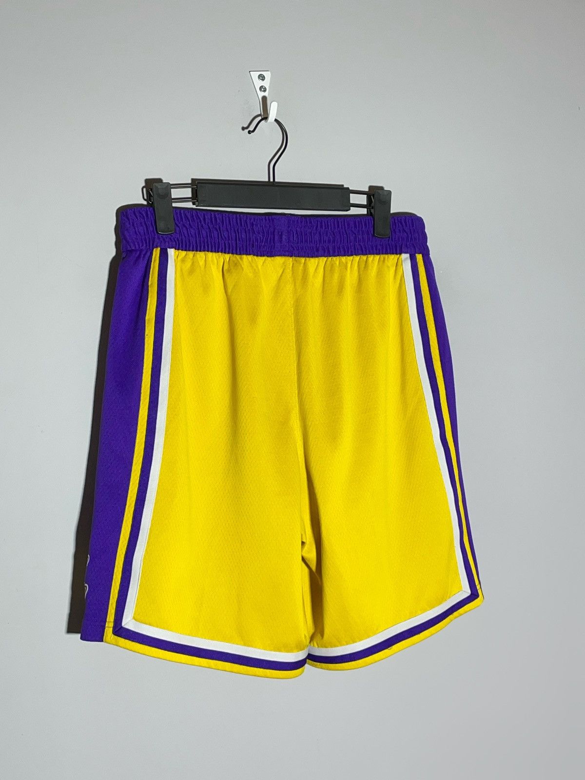 NBA L.A Lakers Nike Y2k Streetwear NBA Basketball Shorts Size US 38 / EU 54 - 9 Thumbnail