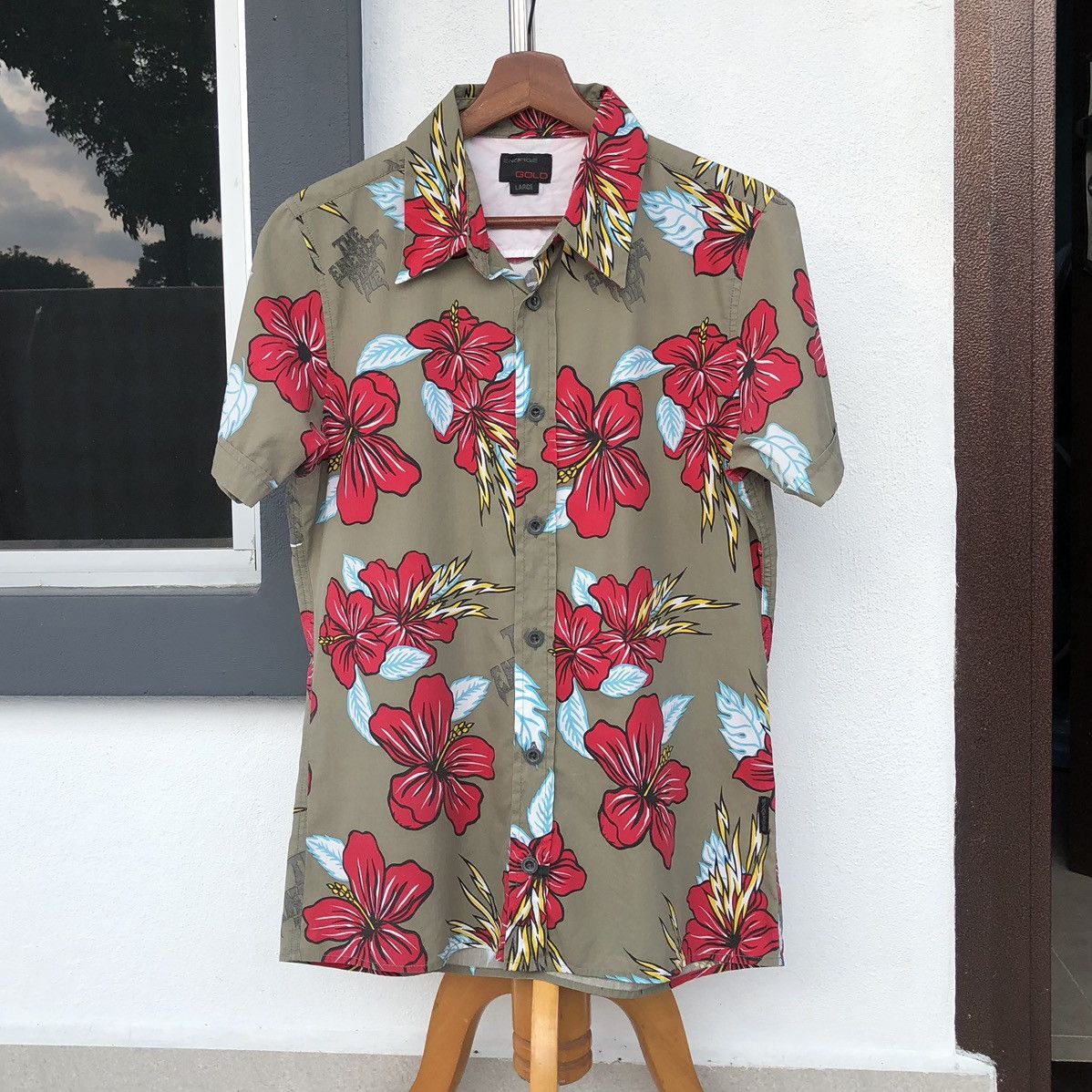 Energie Energie Gold hibiscus🌺 Rock&Roll Wold Tour 1983 Short Sleeve Size US M / EU 48-50 / 2 - 6 Thumbnail