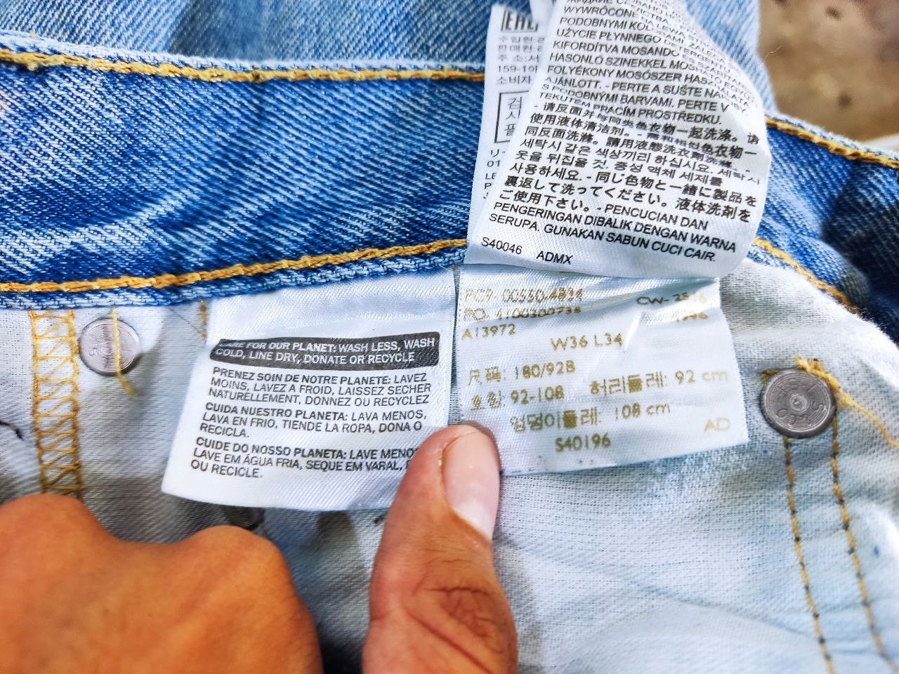 Levi's levis 550 relaxed fit slightly distressed denim Size US 39 - 6 Thumbnail
