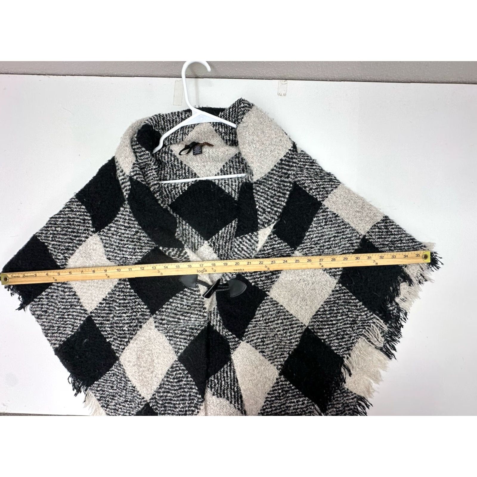 Vintage Altare Womens Shawl Ponch One Size Plaid Black White Fringe Open Buckle Knit-Style Sleeveless Bohemian Fashion Shrug Size ONE SIZE - 6 Thumbnail