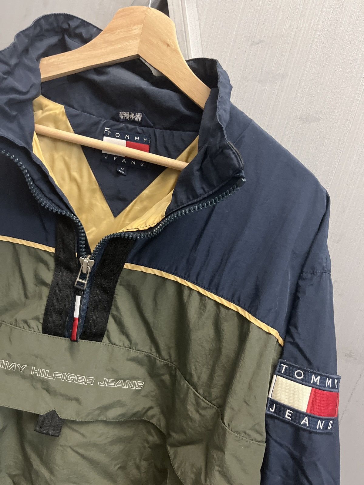 Tommy Hilfiger × Vintage Vintage Tommy Hilfiger 1/4 zip windbreaker Size US M / EU 48-50 / 2 - 1 Thumbnail