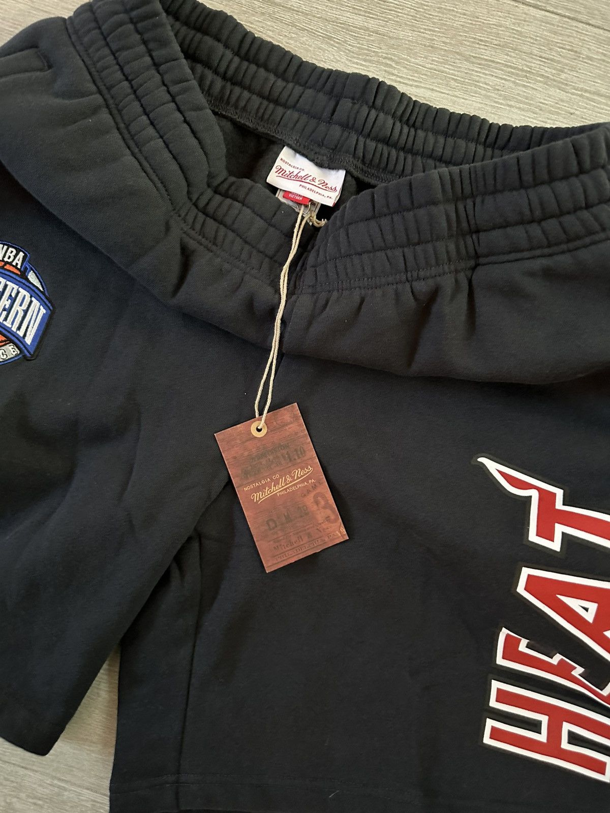 Mitchell & Ness × NBA Miami Heat Mitchell & Ness Origins Fleece Shorts Sz L Large Size US 36 / EU 52 - 6 Thumbnail