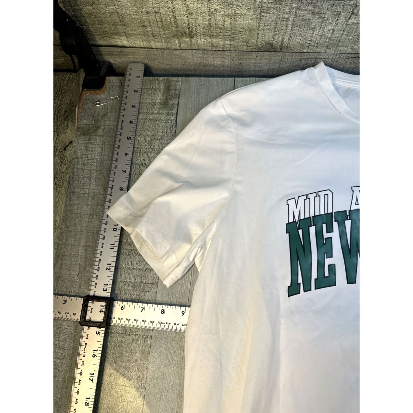 Vintage Manfinity Shirt Men Medium White Short Sleeve Crew Neck 2020-2029 Polyester Solid All Seasons Spring Summer Size US M / EU 48-50 / 2 - 5 Thumbnail