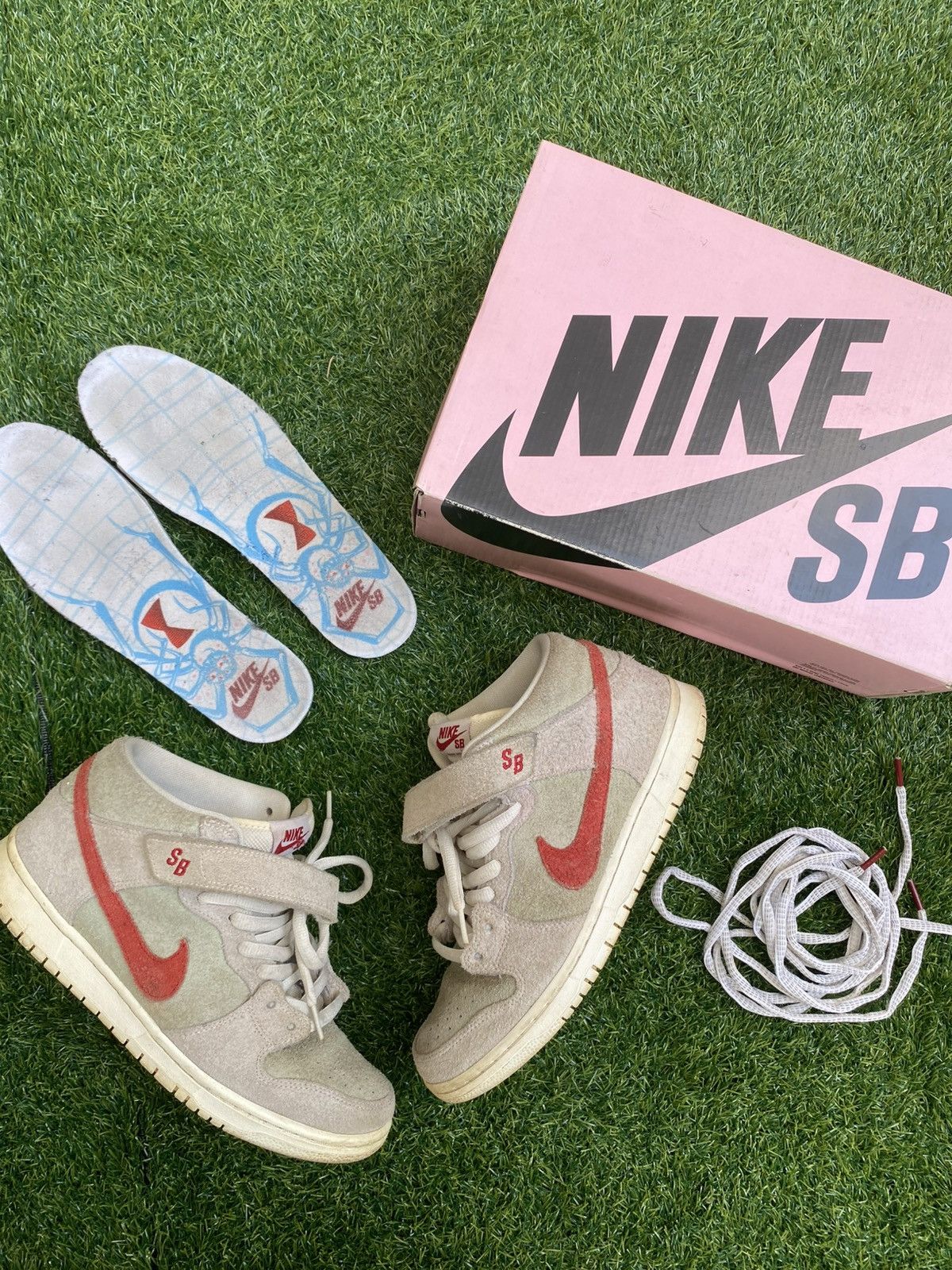 Nike Dunk SB mid White Widow Size US 9.5 / EU 42-43 - 14 Thumbnail