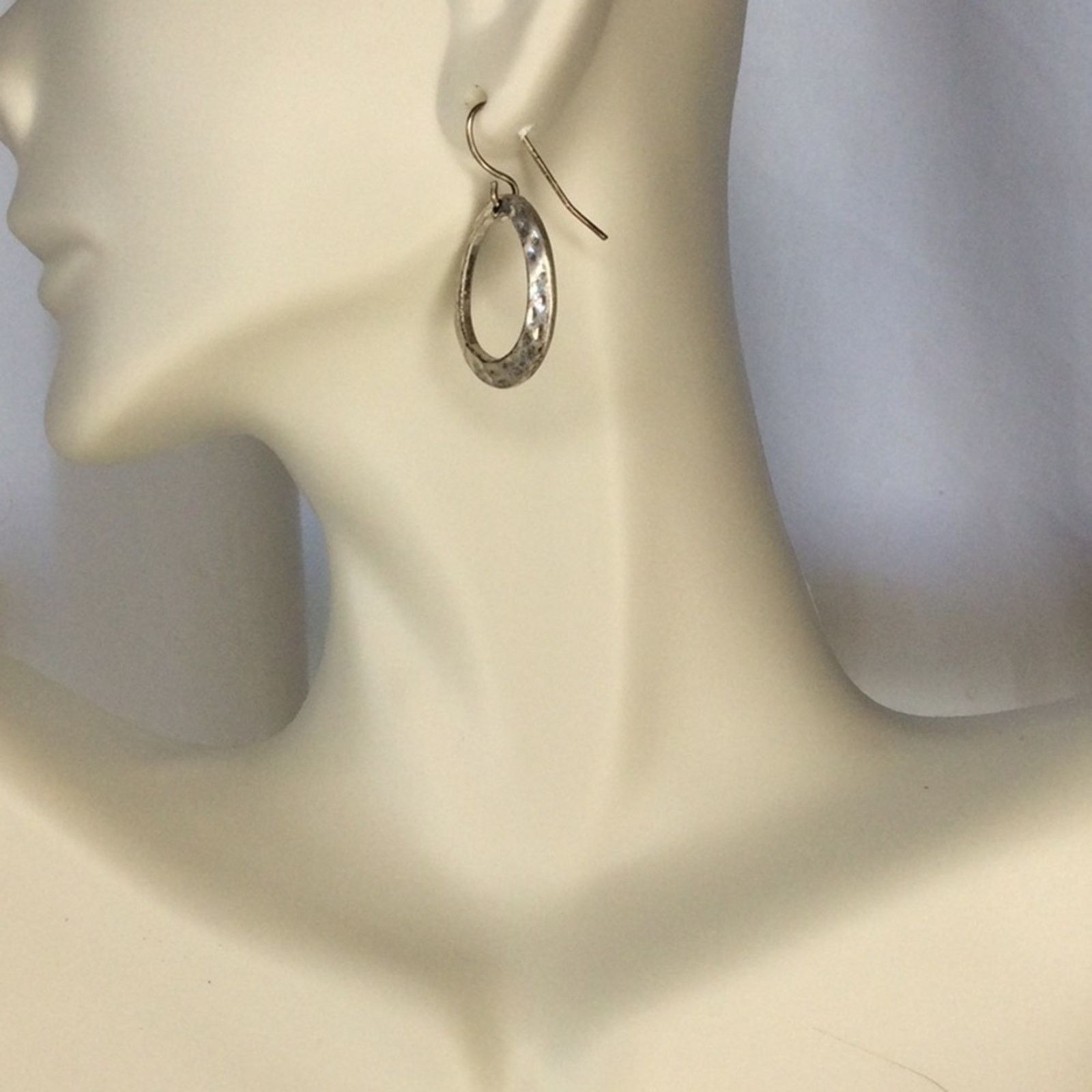 Other Silver Tone Small Vintage 1980's Hammered Oval Earrings Size ONE SIZE - 11 Thumbnail