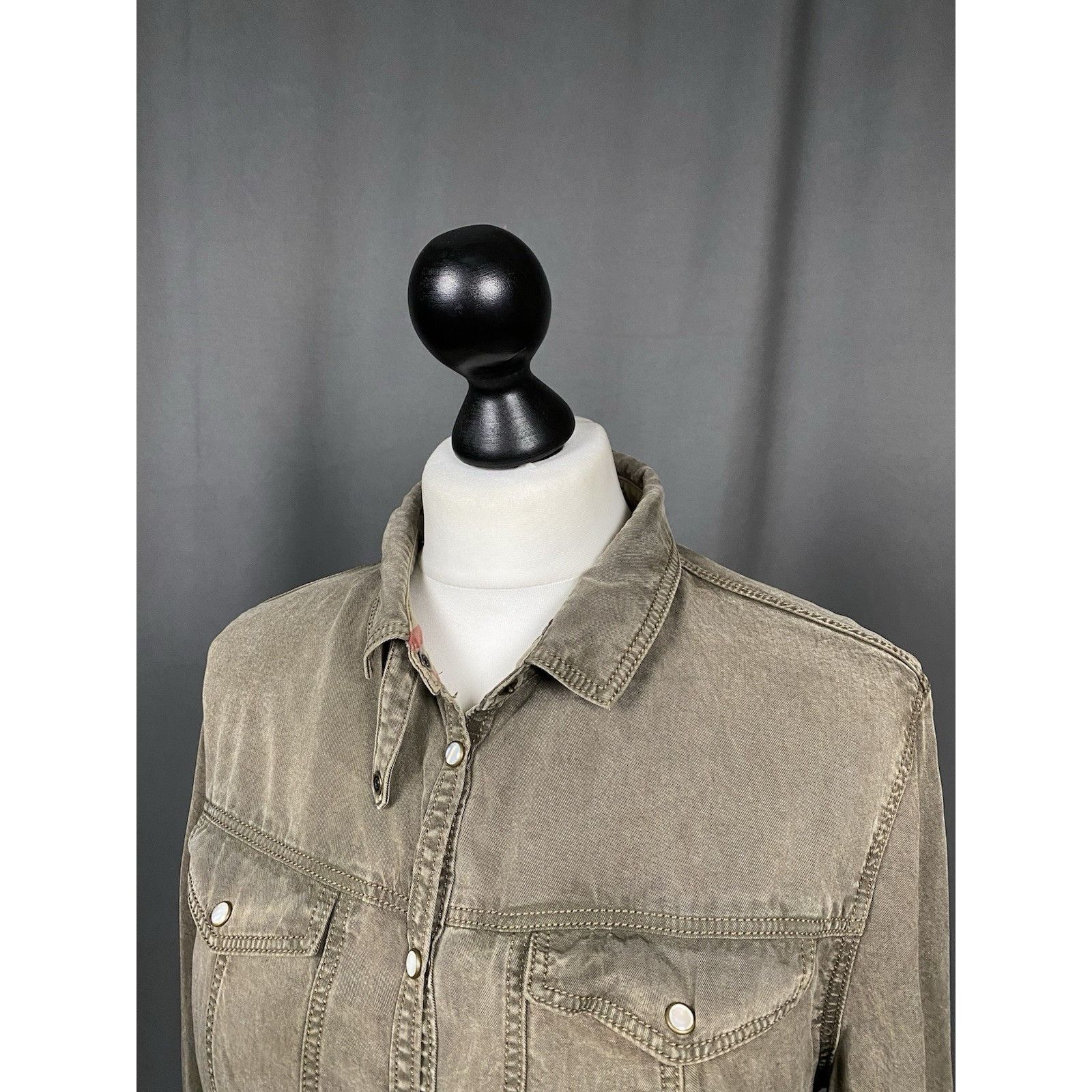 Burberry Burberry Distressed Women's Khaki Green Gray Longsleeve Snap Size L / US 10 / IT 46 - 7 Thumbnail