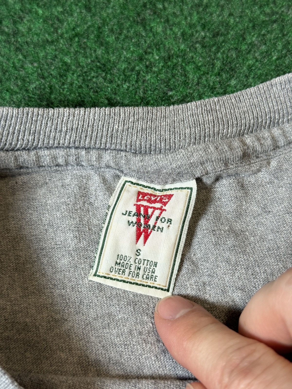 Levi's × Vintage Vintage Levi’s Womens Small Gray Baby Tee T Shirt Size S / US 4 / IT 40 - 3 Thumbnail