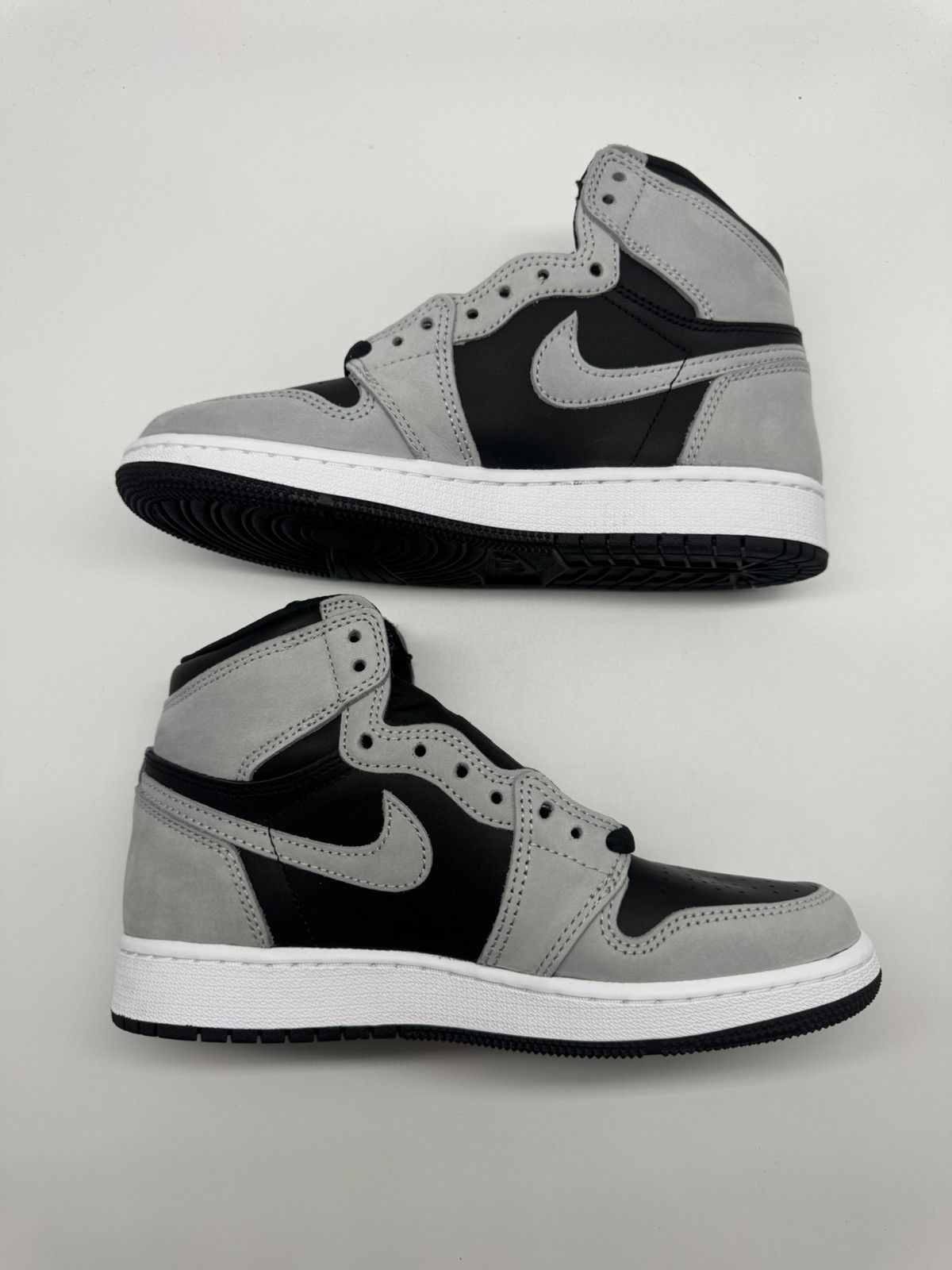Nike Nike Air Jordan 1 Retro High GS Shadow 2.0 Youth Size 5 (5Y) Size US 5 / EU 37 - 3 Thumbnail