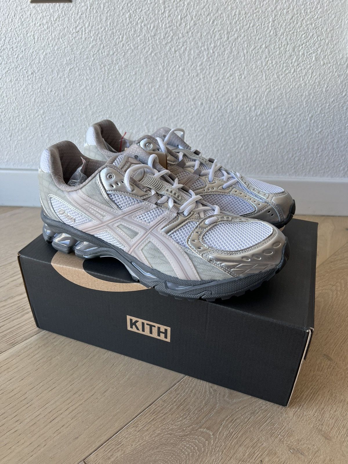 Asics × Kith × Ronnie Fieg Kith ASICS Gel Nimbus 10.1 White Morganite size 10 Size US 10 / EU 43 - 1 Thumbnail