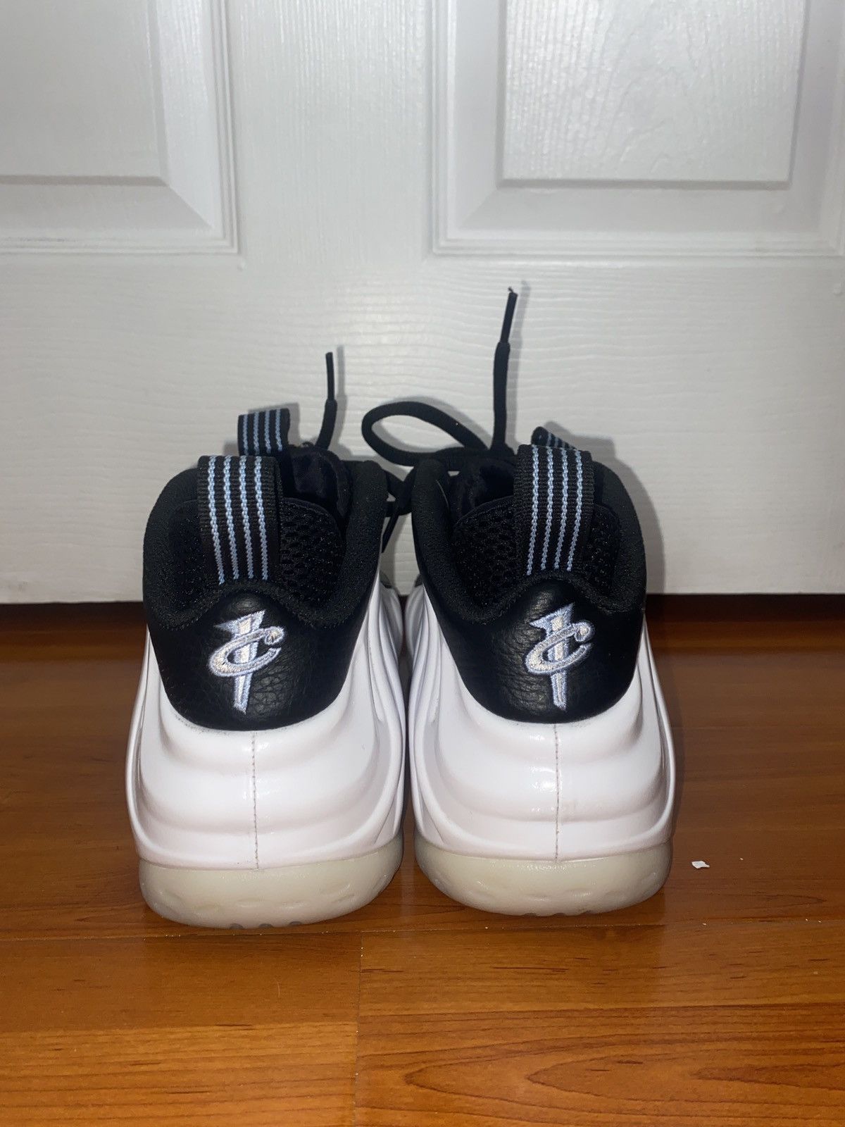 Nike Air Foamposite One Size US 9.5 / EU 42-43 - 4 Thumbnail