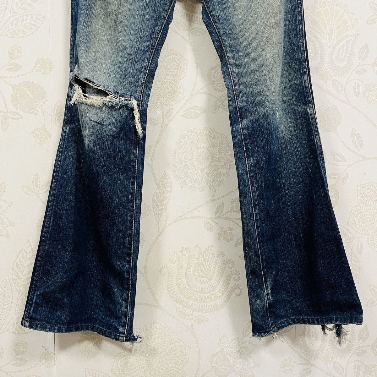 Japanese Brand Vintage Flared Wrangler Hidden Rivet Distressed Denim Jeans Size US 32 / EU 48 - 9 Thumbnail