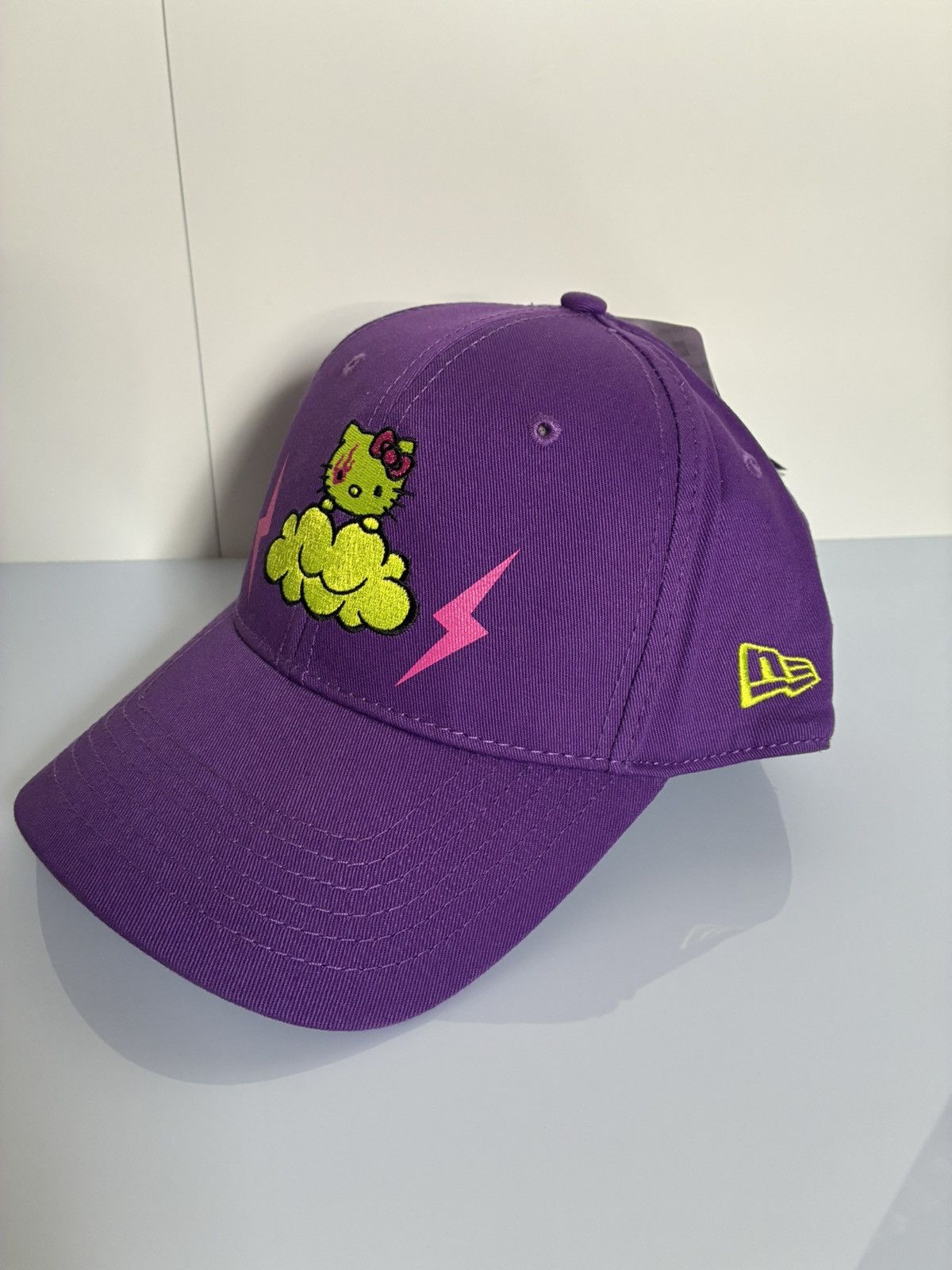 New Era 2010 BRAND NEW Hello Kitty X New Era cap! Size ONE SIZE - 5 Thumbnail