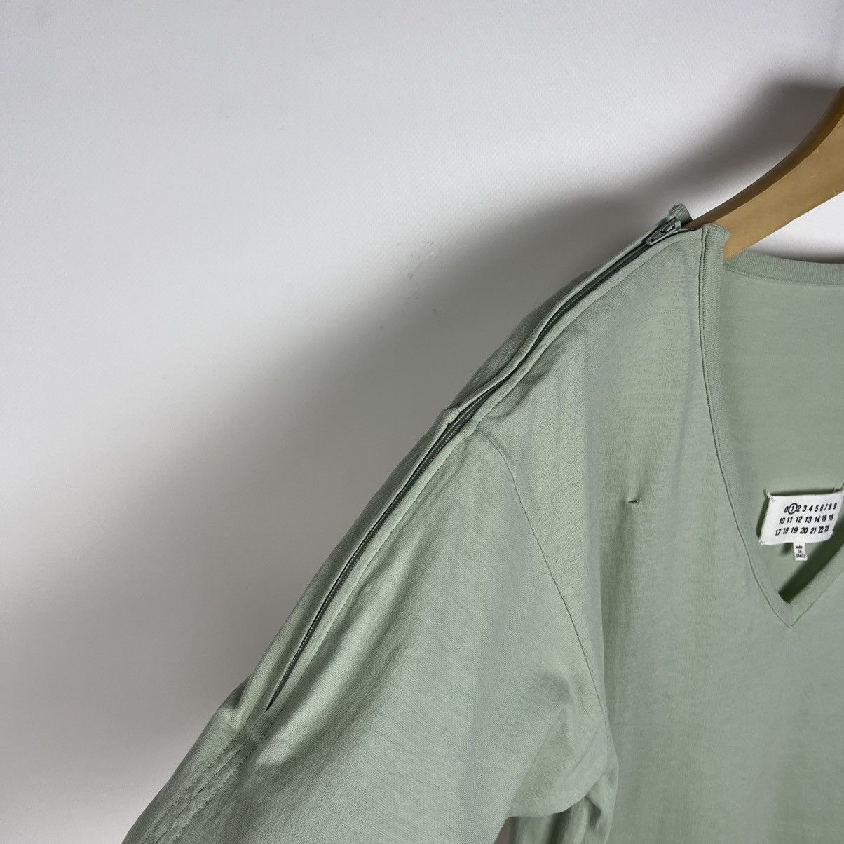 Maison Margiela Maison Margiela Avant Garde zip sleeve t shirt Size S / US 4 / IT 40 - 3 Thumbnail