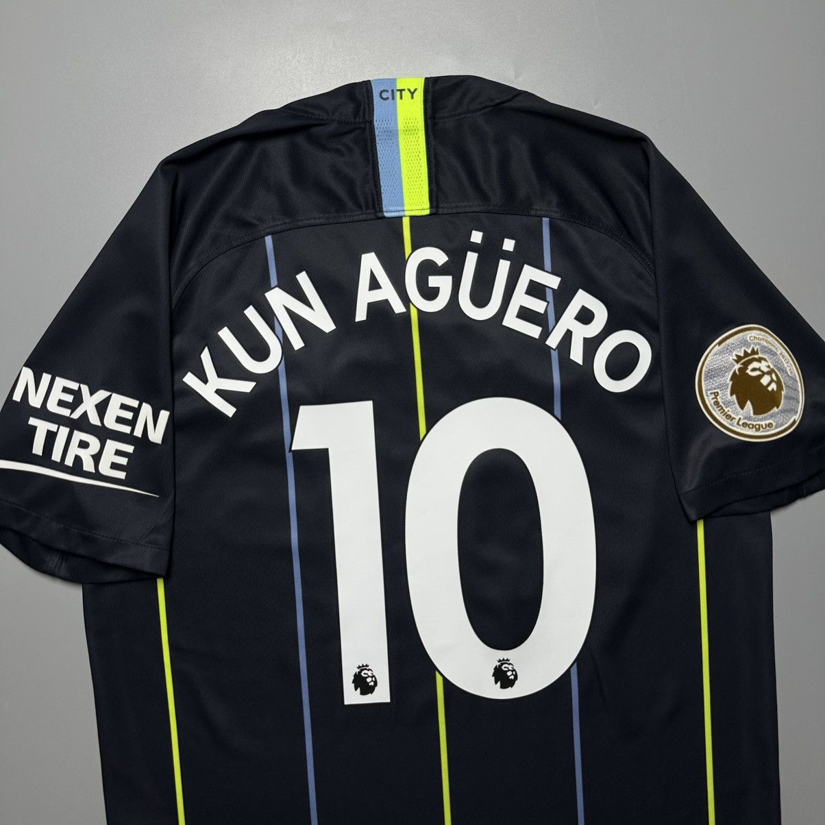 Nike MAN CITY NIKE 2018/2019 FOOTBALL AWAY JERSEY #10 AGUERO Size US M / EU 48-50 / 2 - 9 Thumbnail