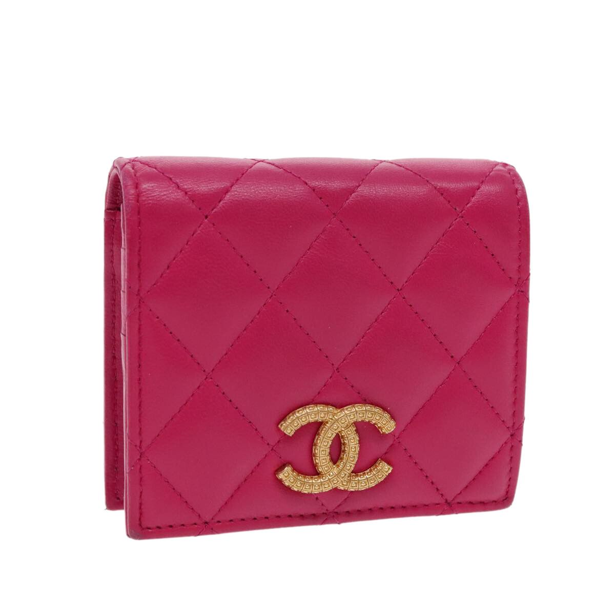 Chanel Chanel Textured CC Bifold Wallet Quilted Caviar Size ONE SIZE - 1 Thumbnail