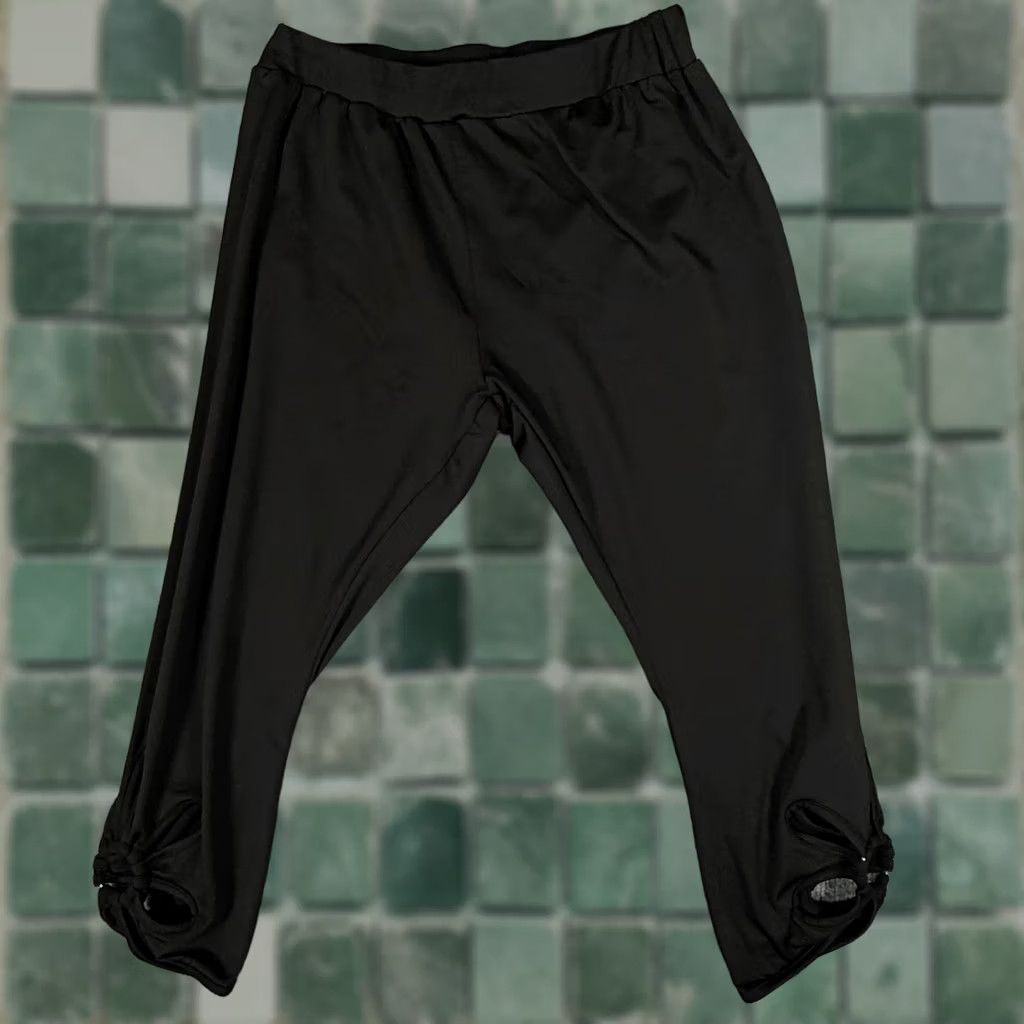 Vintage Womens Capri Pants Large Black Cropped Bow Cutout Hem Polyester Spandex Activewear Size 36" / US 14 / IT 50 - 1 Thumbnail