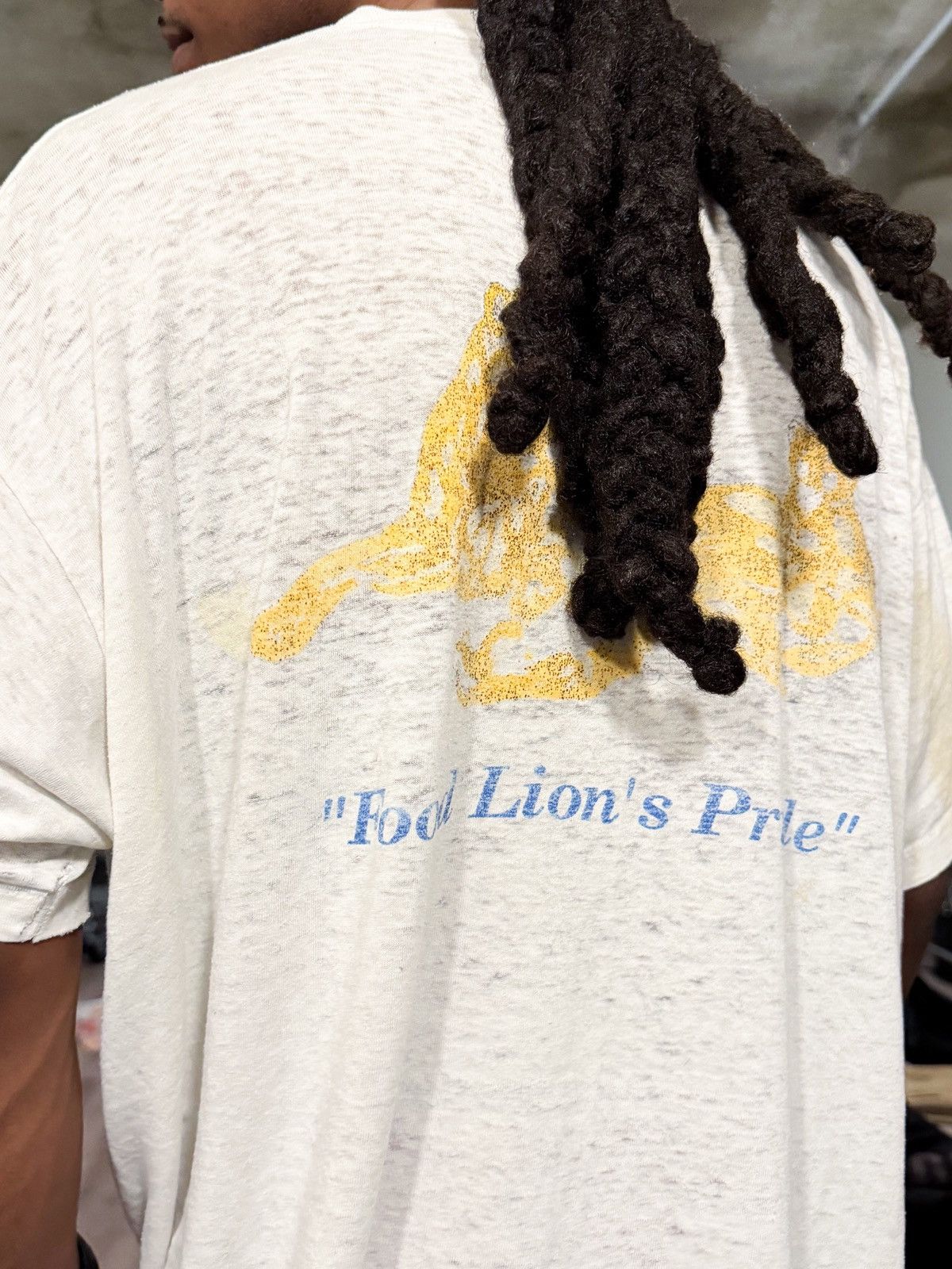 Band Tees 90s THRASHED Paper Thin Paint Splatter Food Lion T Shirt Size US XL / EU 56 / 4 - 12 Thumbnail