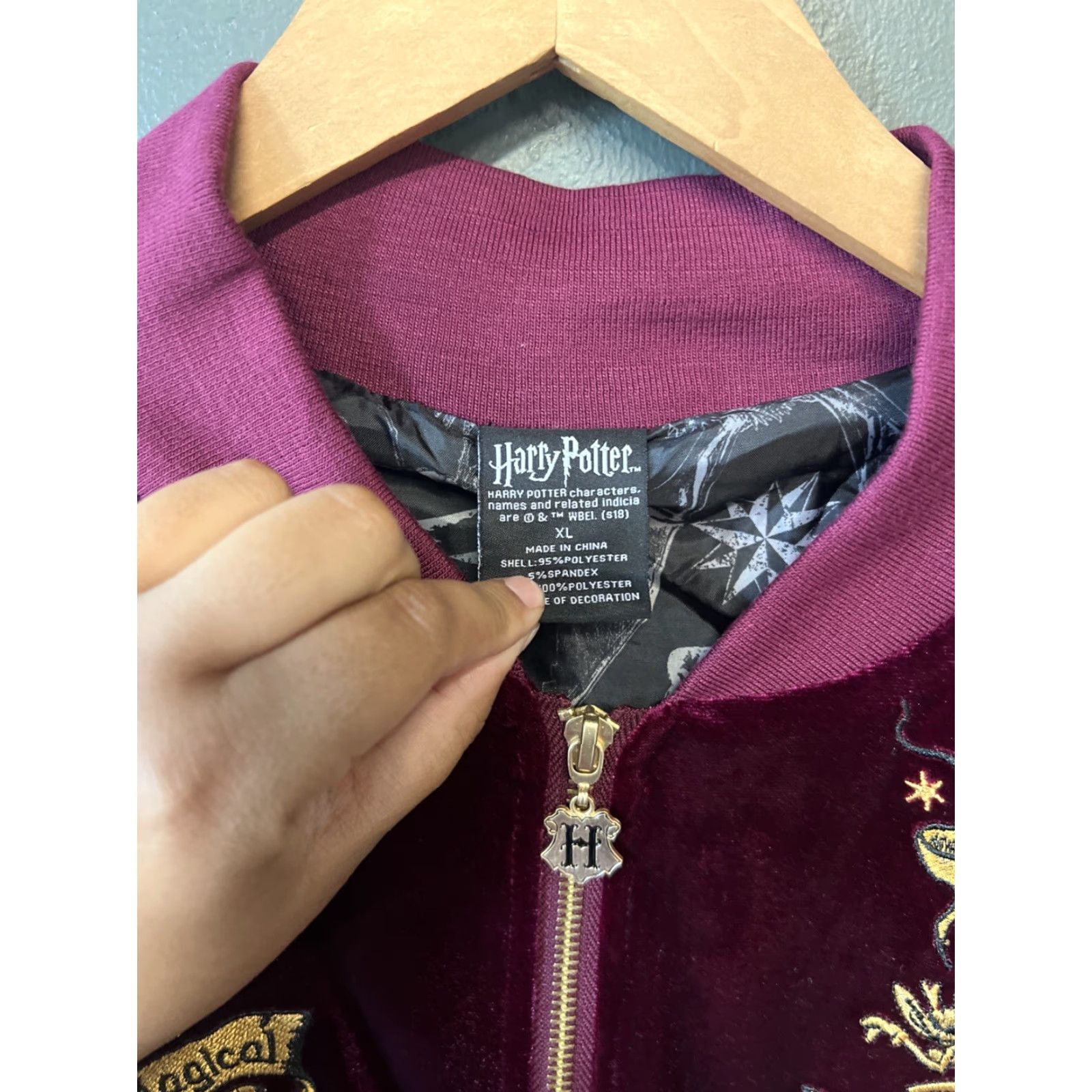 Vintage Harry Potter Jacket Womens XL Red Velvet Velour Bomber Jacket Hogwarts Wizard Jacket Size XL / US 12-14 / IT 48-50 - 4 Thumbnail