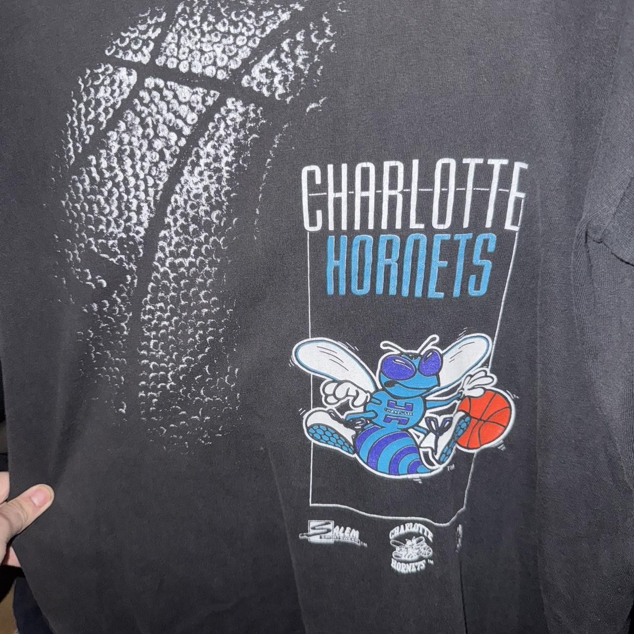 Salem Sportswear Vintage 90s Salem Sportswear Hornets NBA Rare Tee Sz L Size US L / EU 52-54 / 3 - 3 Thumbnail