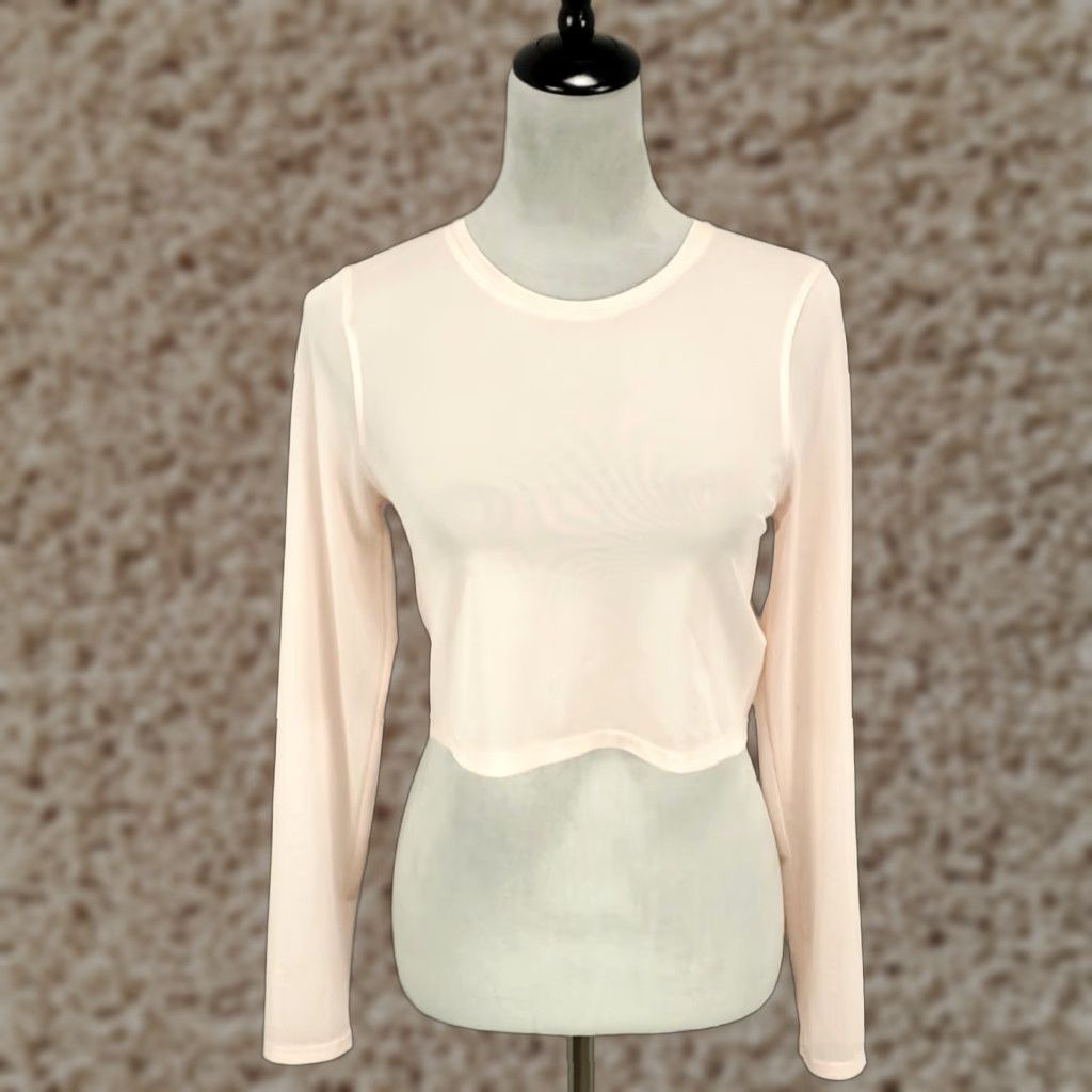 Zara **Y2K Zara Women's Large Pink Lightweight Long Sleeve Cropped Blouse** User: **Y2K Zara Women's Large Pink Lightweight Long Sleeve Crop Top** Size L / US 10 / IT 46 - 1 Thumbnail
