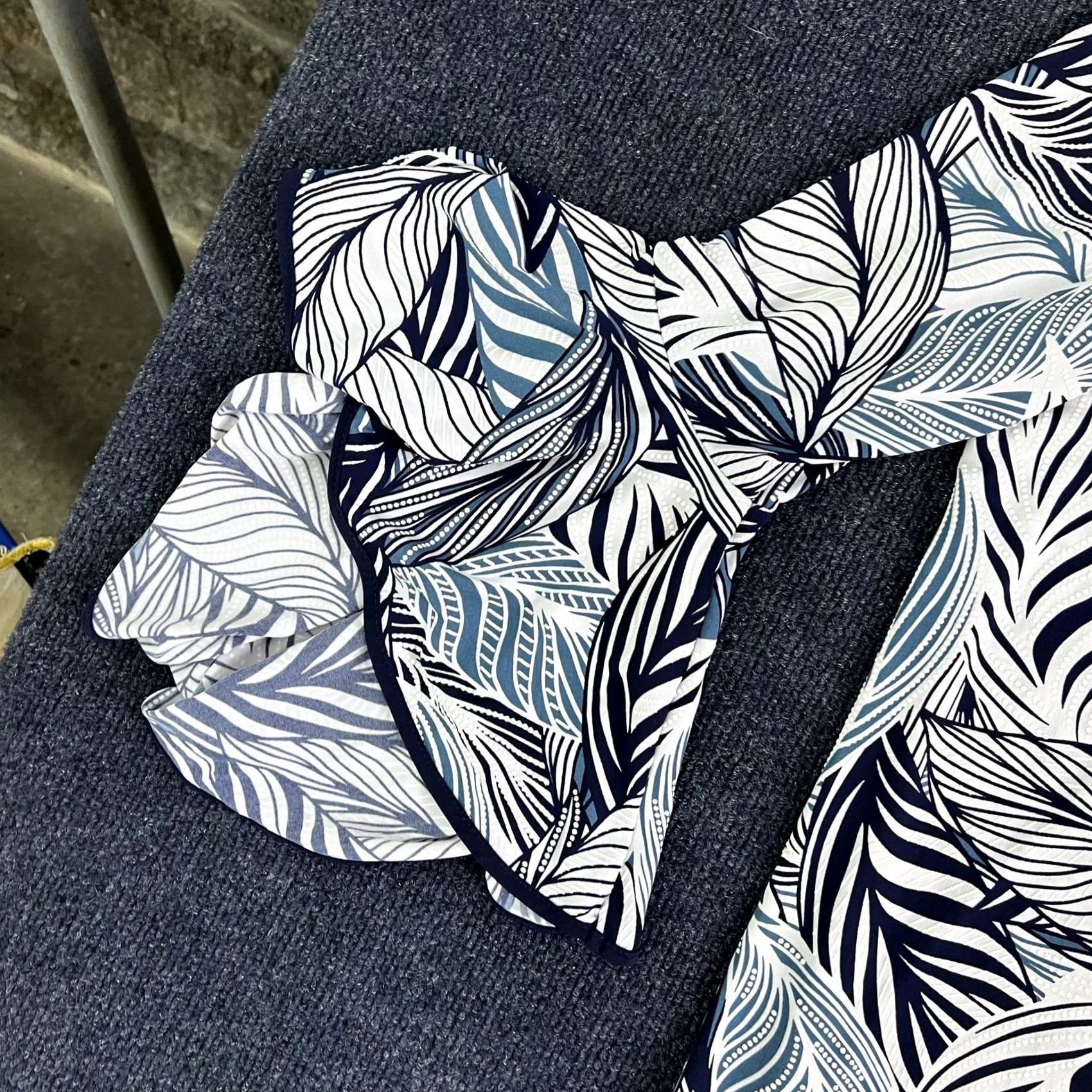 Vintage Coco Bianco Blouse Womens Medium Blue Tropical Leaf Print Bell Sleeve Tunic Top Size M / US 6-8 / IT 42-44 - 4 Thumbnail