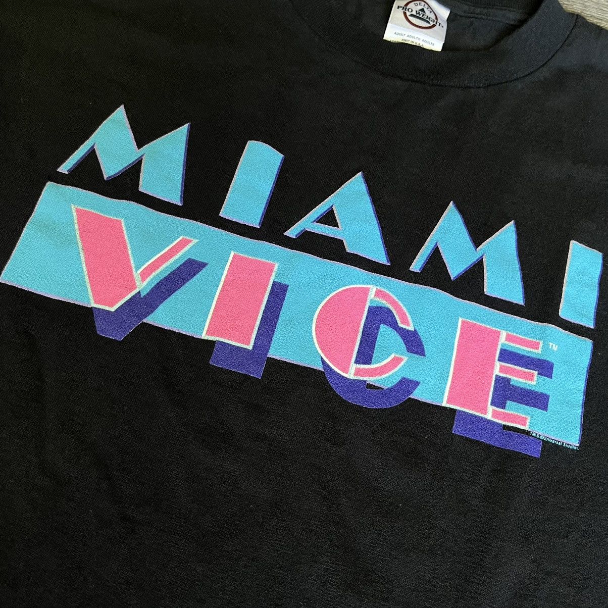 Vintage Vintage 2000s Miami Vice Crime TV Show 80s Style Graphic Tee Size US M / EU 48-50 / 2 - 3 Thumbnail
