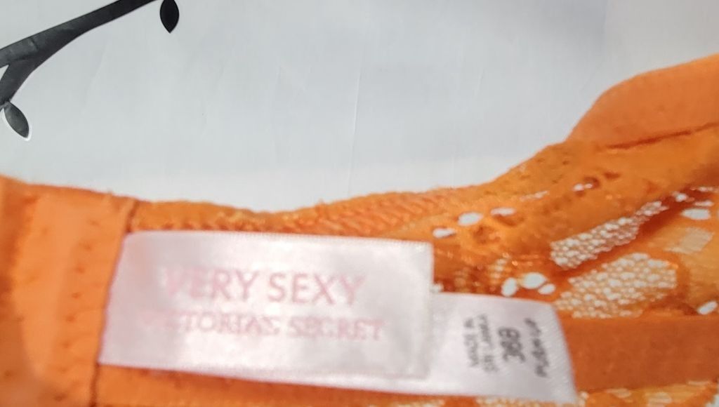 Victoria's Secret Victoria's Secret Very Sexy lace lightly lined bra size 36B Size ONE SIZE - 6 Thumbnail
