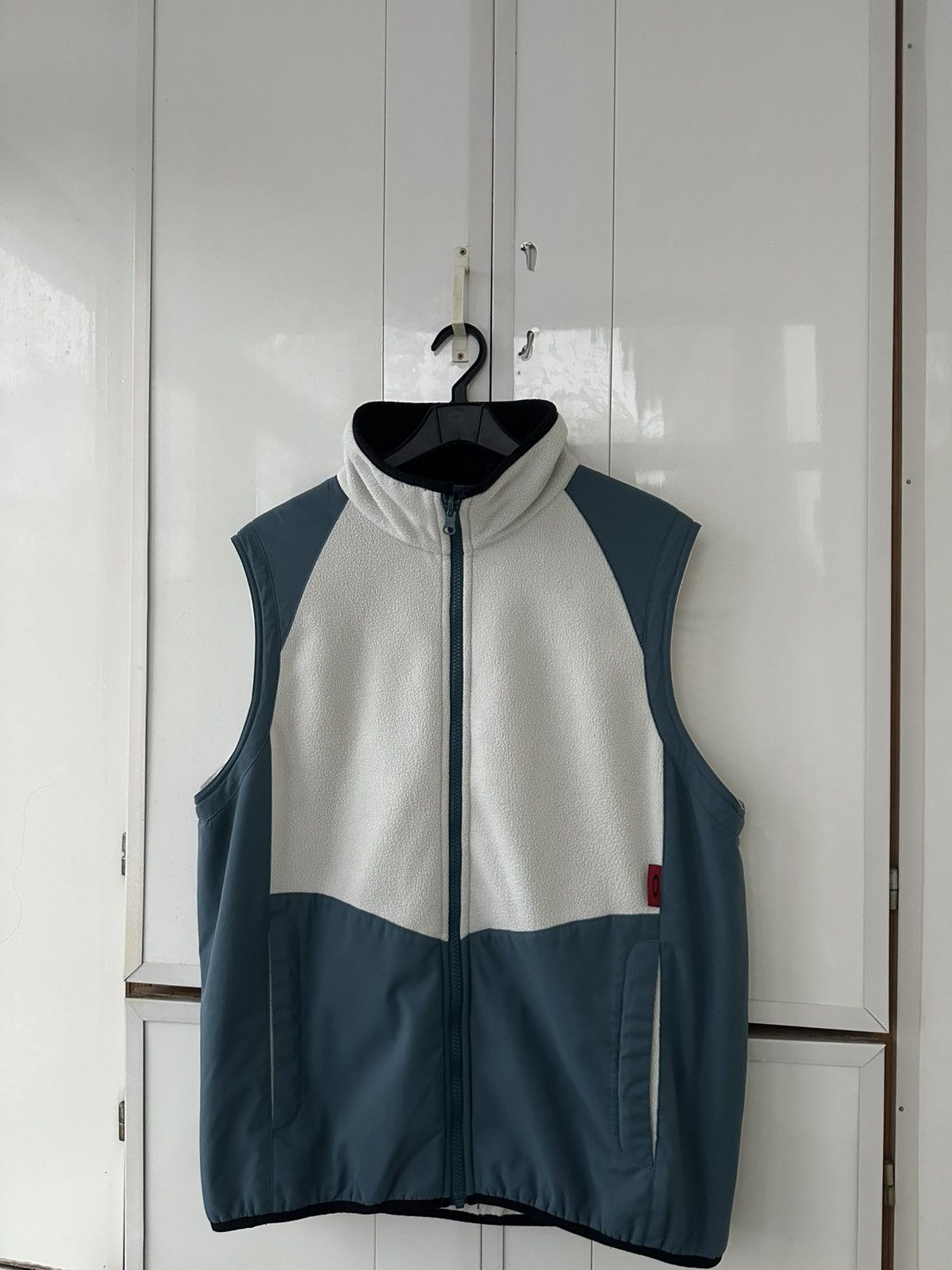 Oakley Vintage Oakley Vest Outdoor Y2K Fit Size US M / EU 48-50 / 2 - 2 Thumbnail