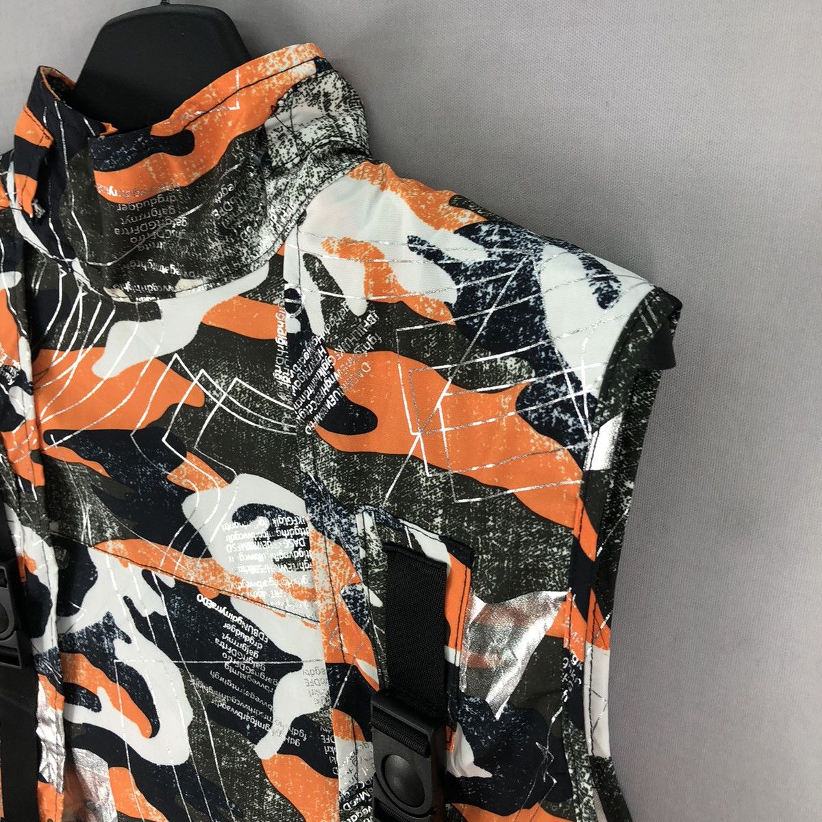 Japanese Brand Vintage Camo Vest Nylon Buckle Back Pullover Harajuku Style Size US M / EU 48-50 / 2 - 5 Thumbnail