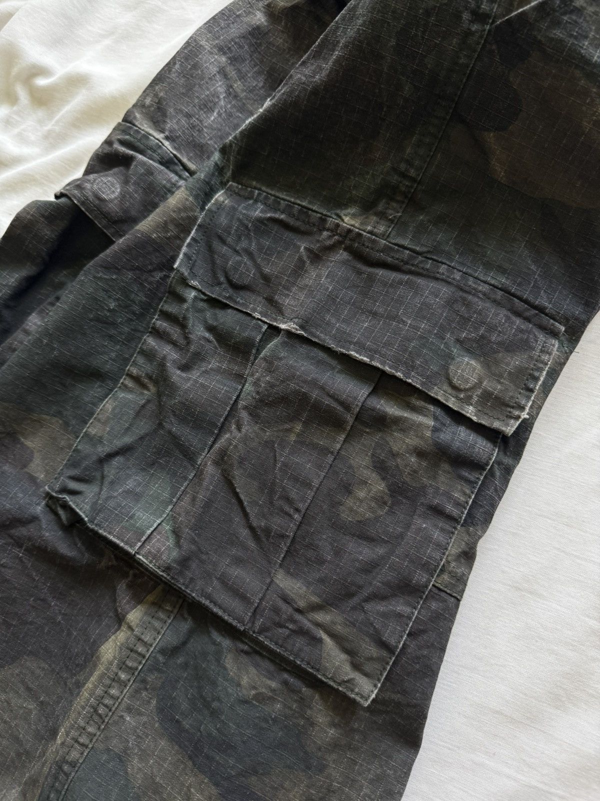 Other Persona Clothing Y2K Eden Camo Shorts Size US 29 - 9 Thumbnail