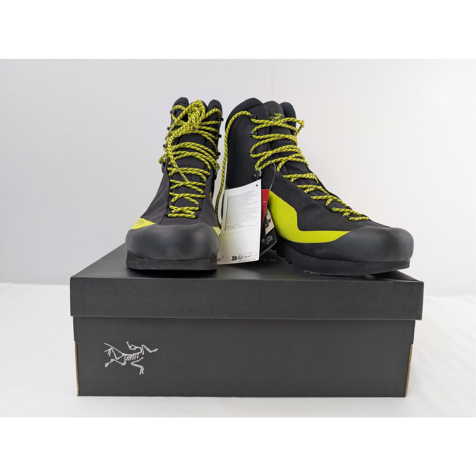 Arc'teryx o1rshd1 Acrux LT GTX mountaineering boots in black/yellow Size US 13 / EU 46 - 18 Thumbnail