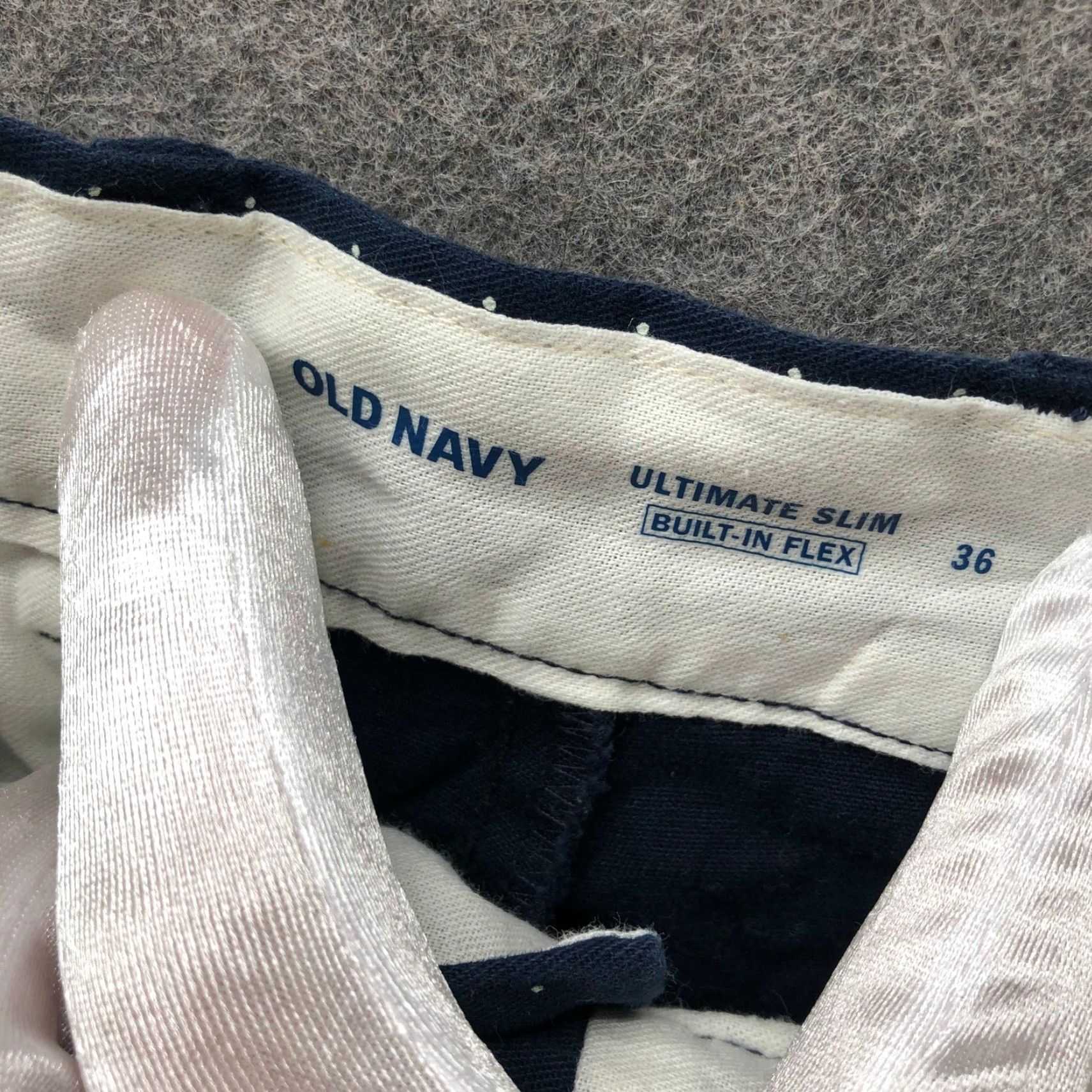 Old Navy Old Navy Ultimate Slim Chino Shorts Mens 36 Navy Blue Polka Dot 9.5'' Inseam Size US 36 / EU 52 - 3 Thumbnail