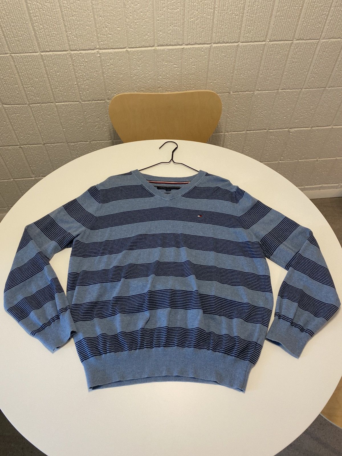 Tommy Hilfiger × Tommy Jeans × Vintage Tommy Hilfiger Mens Striped Long Sleeve V-neck Shirt sz L Size US L / EU 52-54 / 3 - 1 Thumbnail
