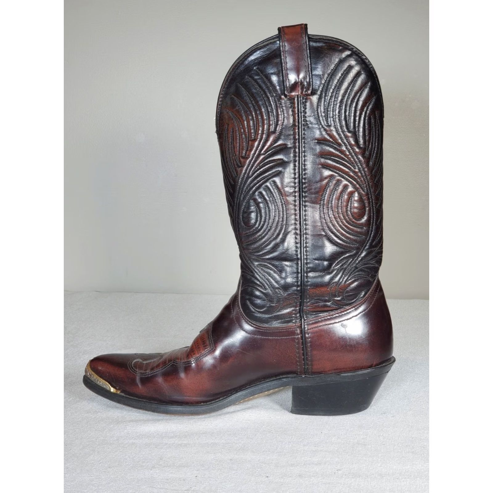 Vintage VINTAGE Laredo Brown Cherry Leather Cowboy Boots 2537 Gold Tip Embossed Vamp Men US 9 D Size US 9 / EU 42 - 3 Thumbnail