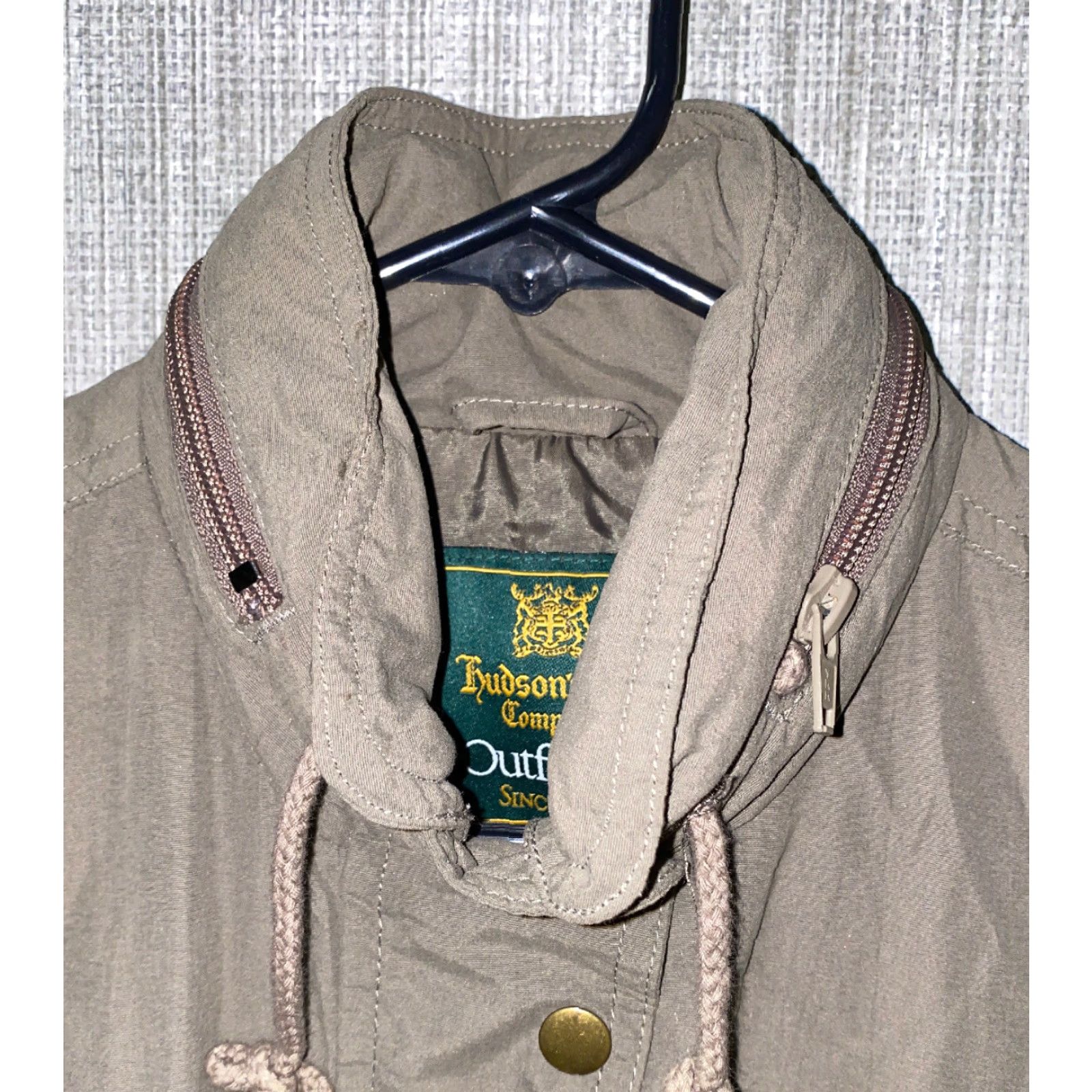 Vintage VINTAGE Hudson’s Bay Company Women’s Full Zip Multi Pocket Jacket Removable Arms M Gray Tyudson Jacket Women Activewear Outdoor Modern 90s? Size M / US 6-8 / IT 42-44 - 3 Thumbnail