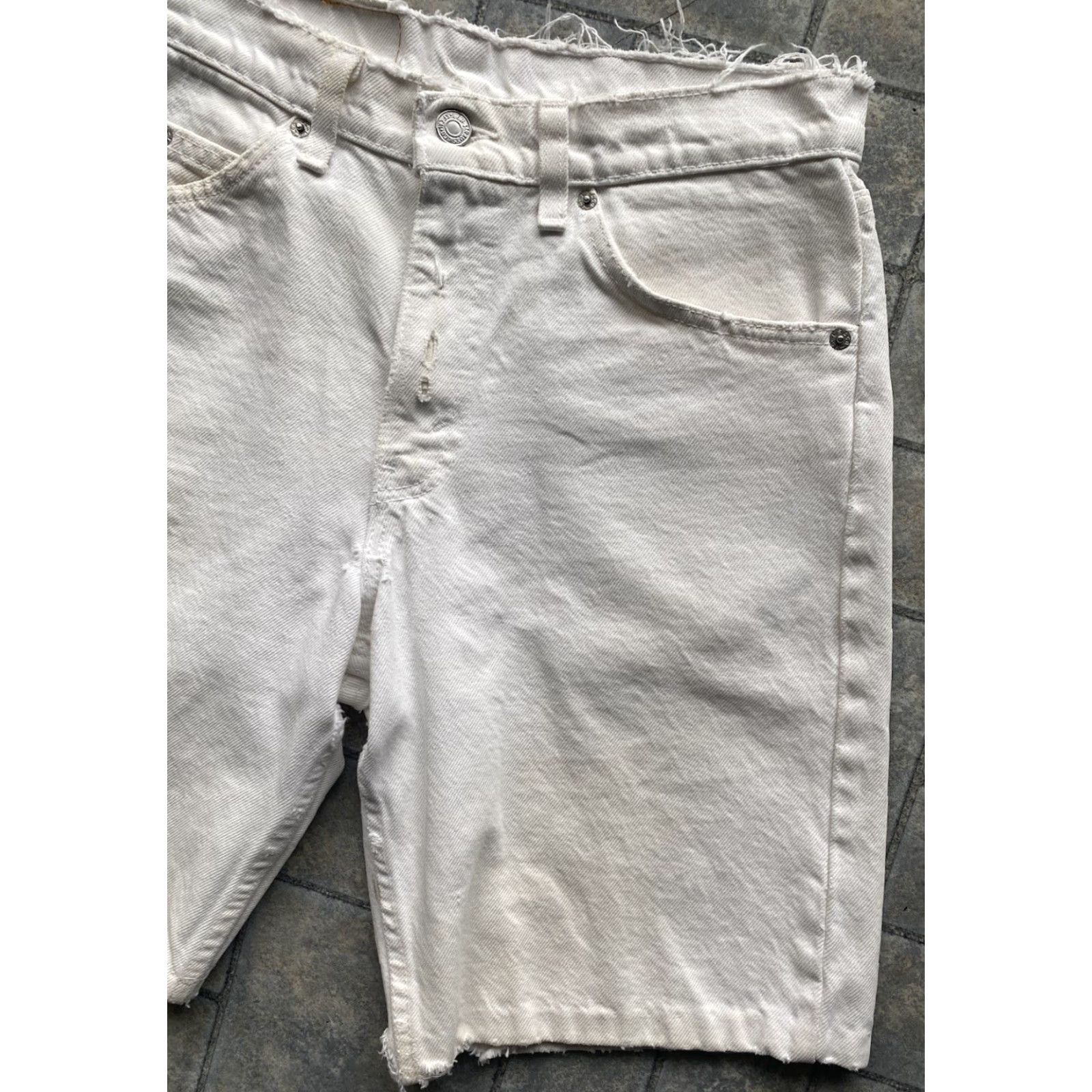 Levi's VINTAGE Levi’s 550 Orange Tab Denim Shorts White 30 Flaws Wear Cut Off Jeans Mens Short 30 White Denim Shorts Size US 30 / EU 46 - 3 Thumbnail