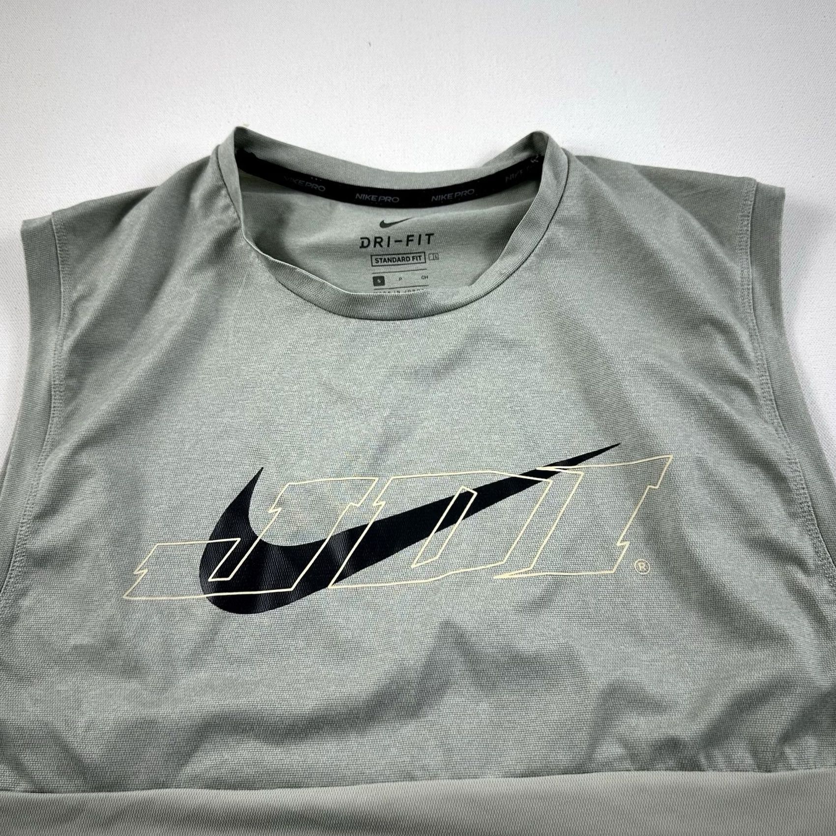 Nike Nike Pro Tank Top Mens Small Active Training Active Gym Sport Clash Running Gray Tank Sleeveless Mens S Regular Nike Pro Sport Fitness Running Jogging Size US S / EU 44-46 / 1 - 2 Thumbnail